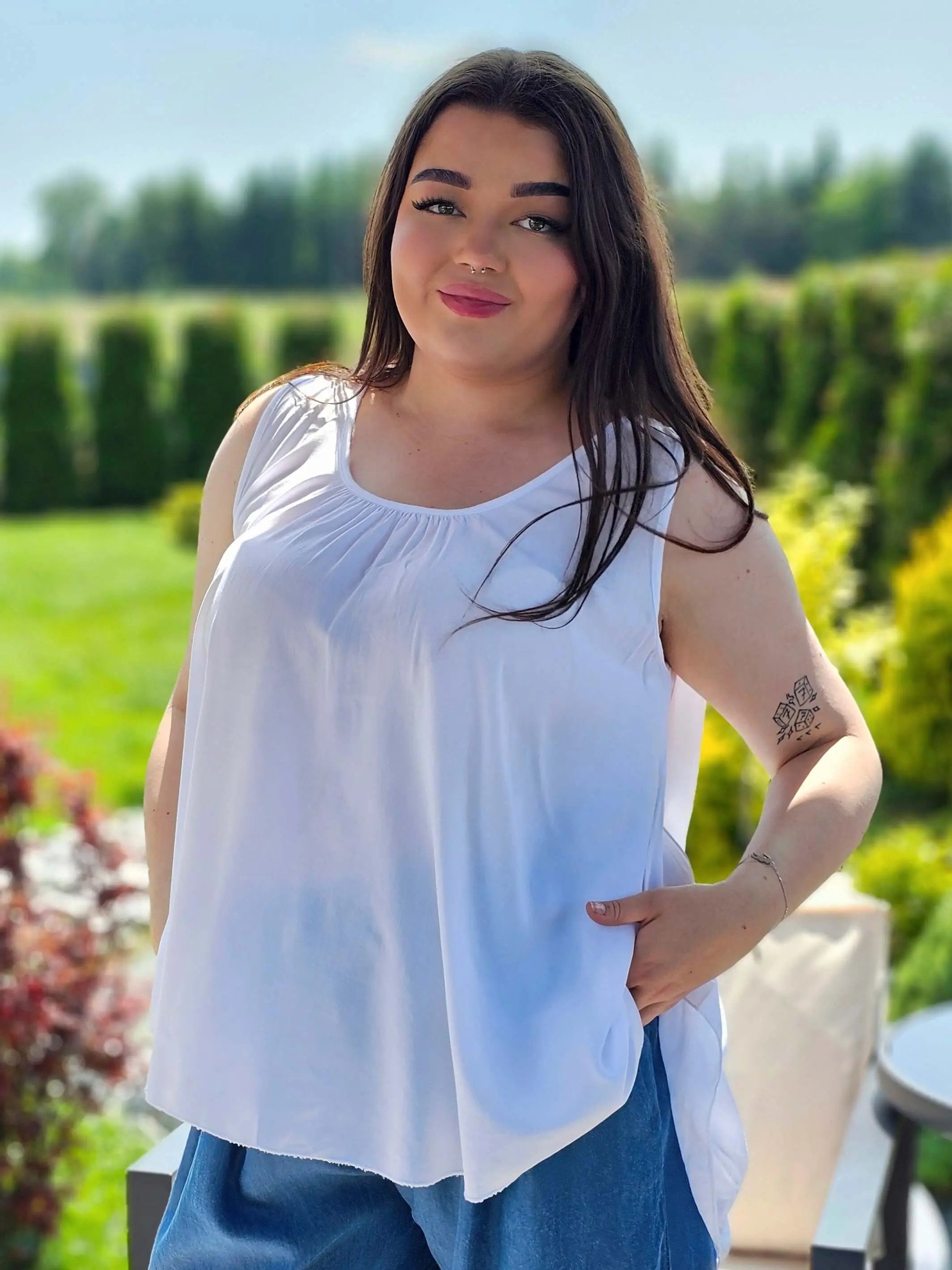 Bluzka z Koronkowym Wzorem na Plecach Stylowa XL