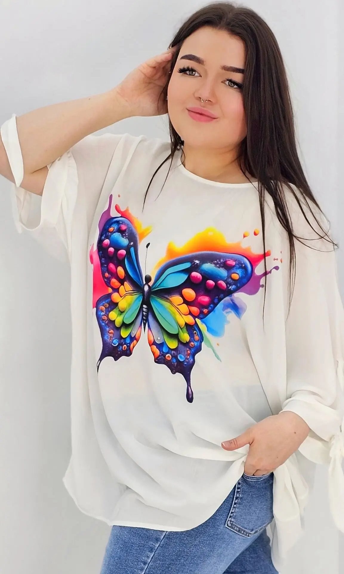 Bluzka z aplikacją na przodzie oraz wiązanym rękawem - kolorowy motyl Stylowa XL