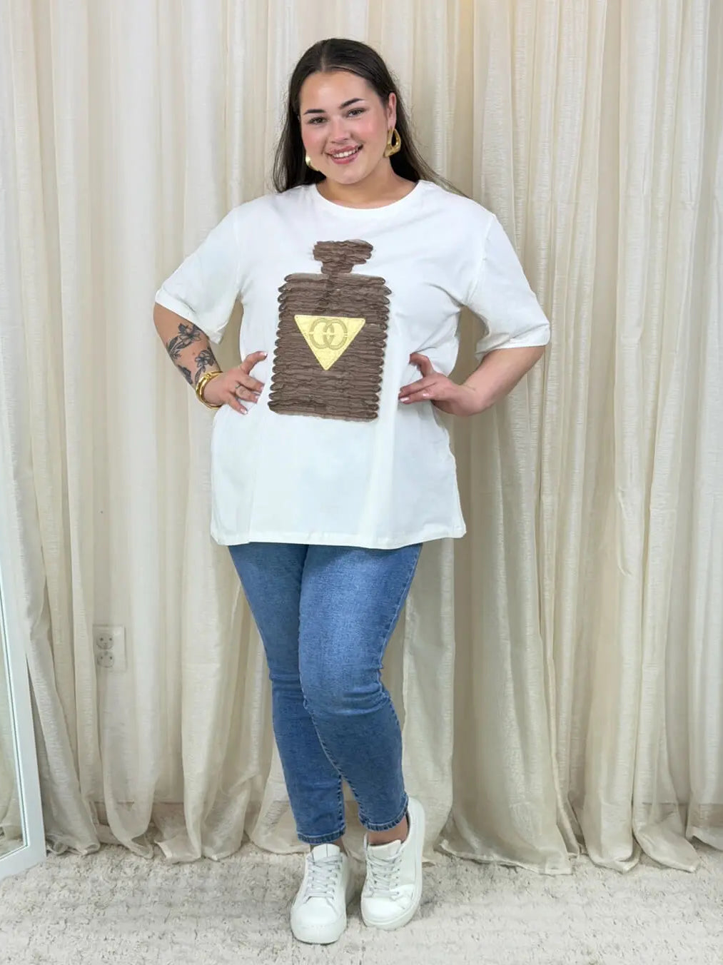 Bluzka z aplikacją perfum 3D -cztery kolory Stylowa XL