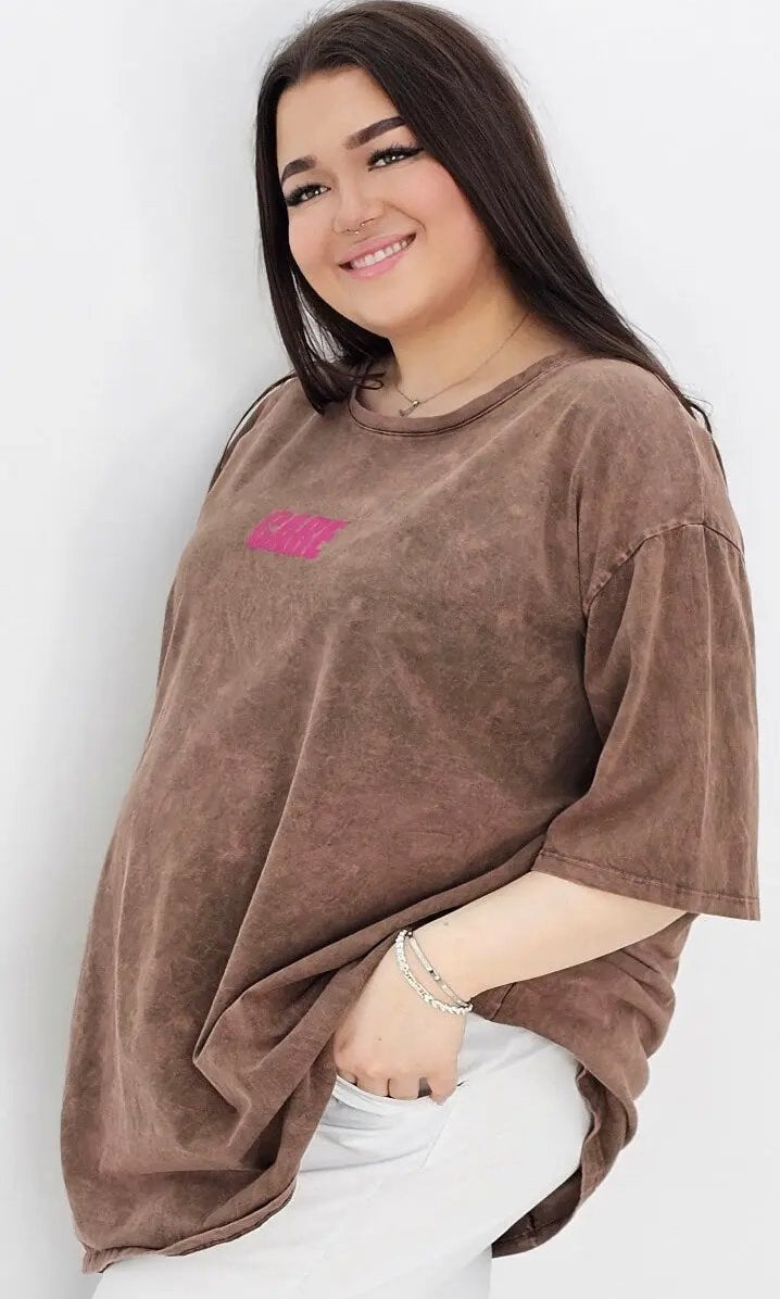 Bluzka z efektem vintage i minimalistycznym nadrukiem Stylowa XL