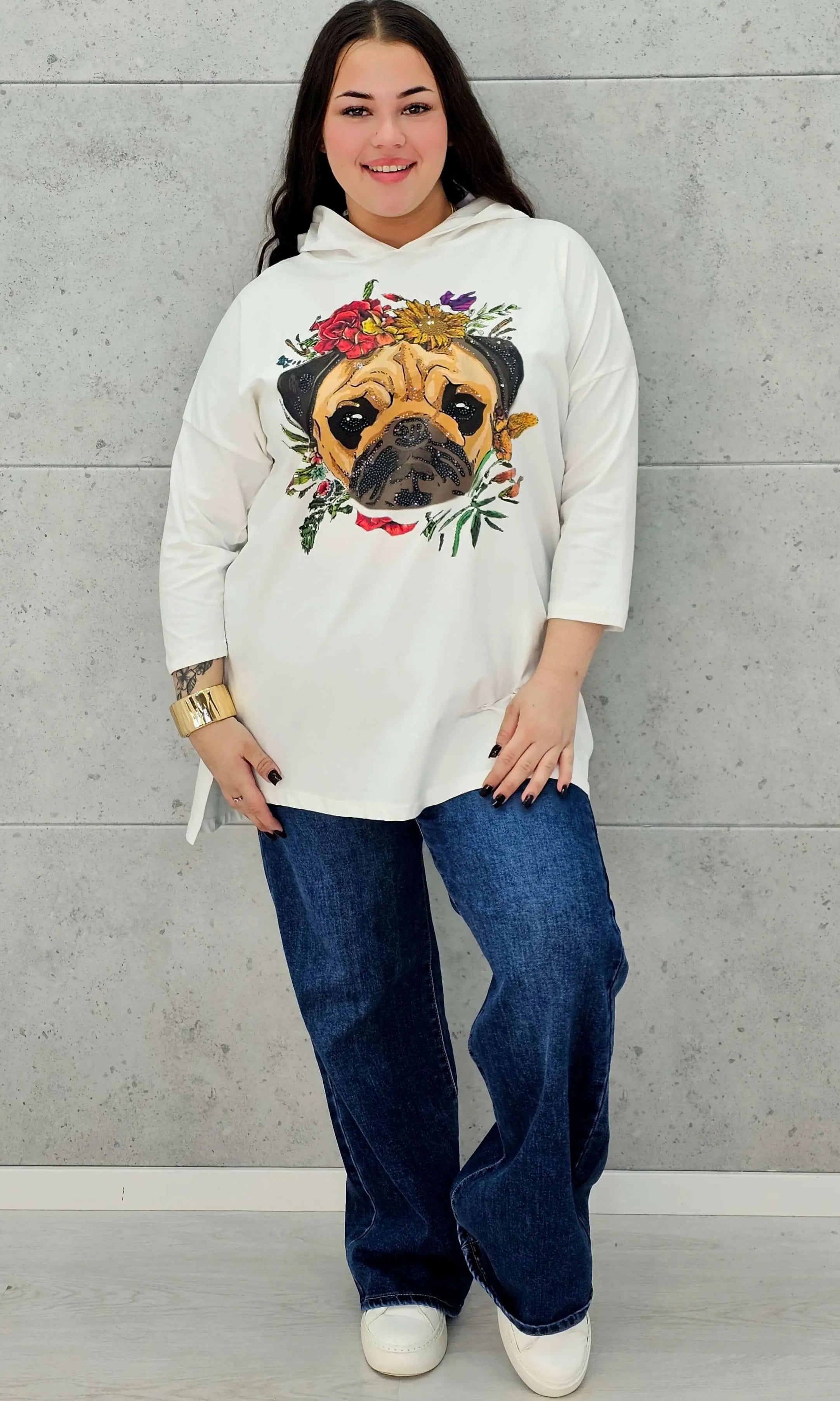 Bluzka z kapturem plus size StylowaXL z nadrukiem mopsa – wygoda i styl w jednym - Stylowa XL