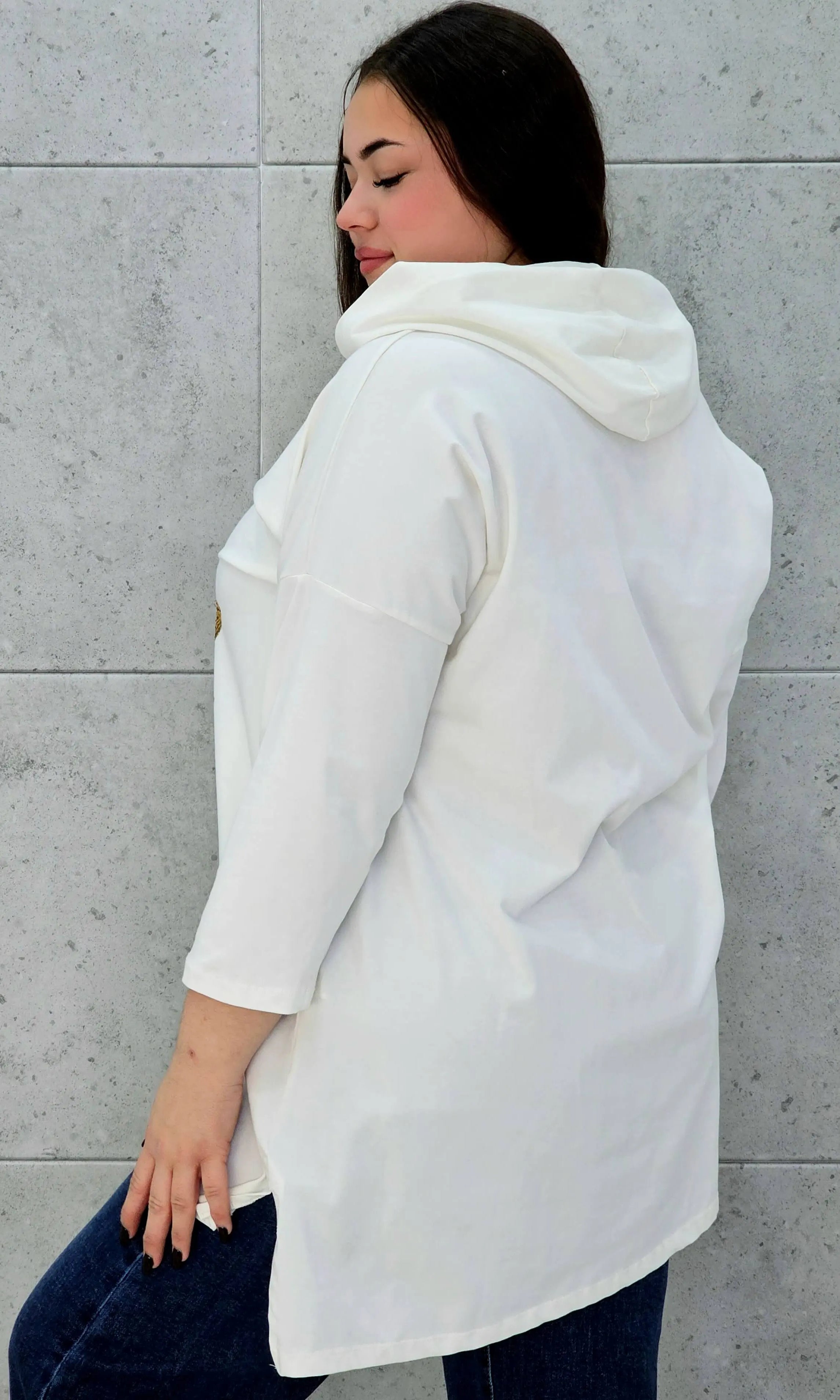 Bluzka z kapturem plus size StylowaXL z nadrukiem mopsa – wygoda i styl w jednym - Stylowa XL