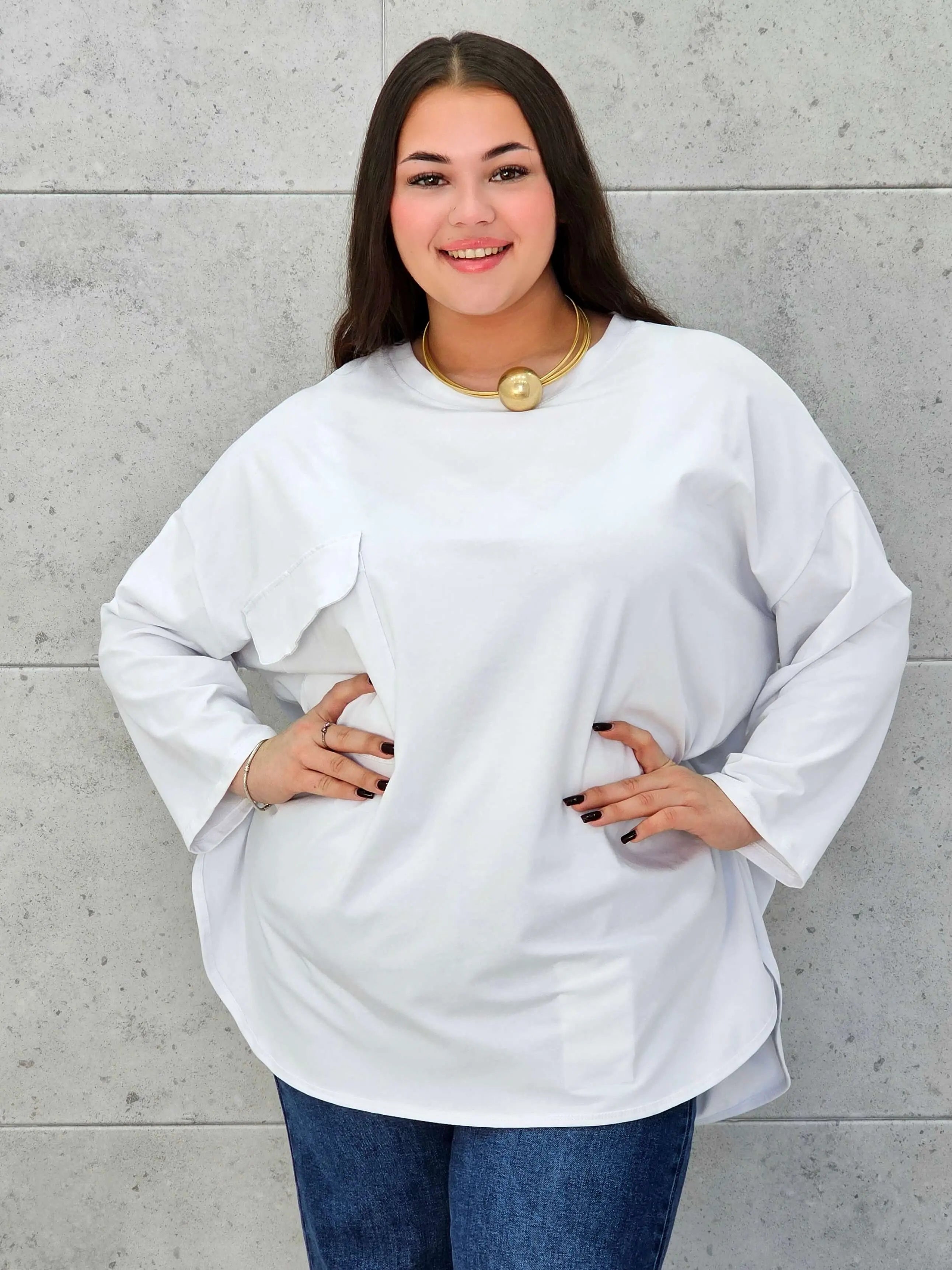 Bluzka z kieszonką plus size StylowaXL – oversize’owy komfort w modnym wydaniu - Stylowa XL