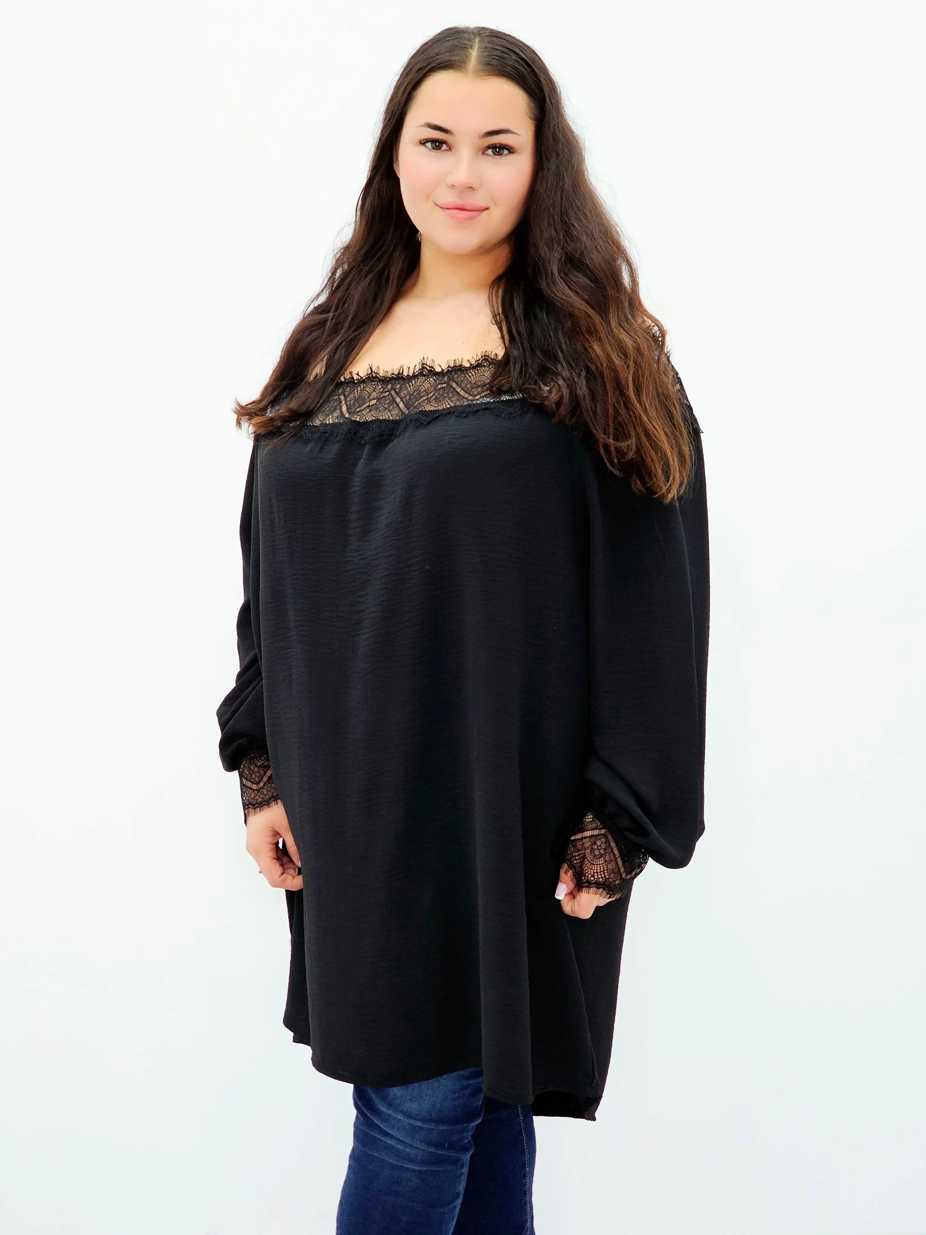 Bluzka z koronką – kobieca elegancja w każdej stylizacji Stylowa XL