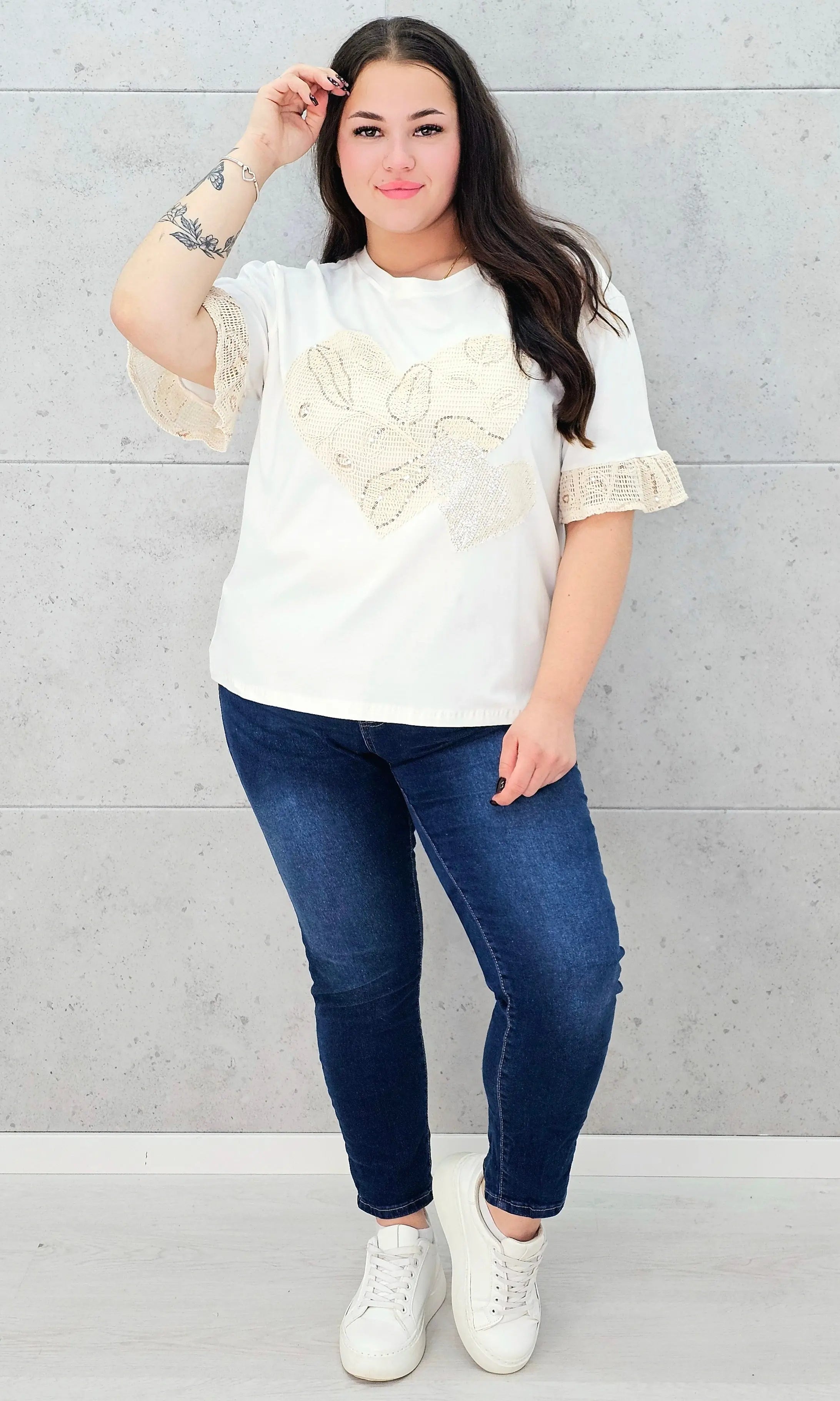 biała bluzka w calosci