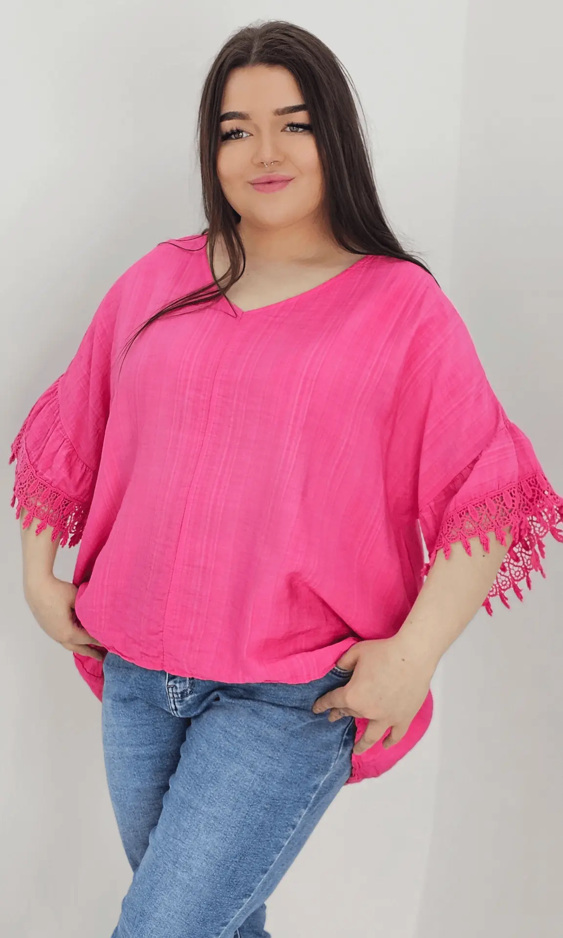 Bluzka z rękawem falbanką zakończonym haftem -fuksja Stylowa XL
