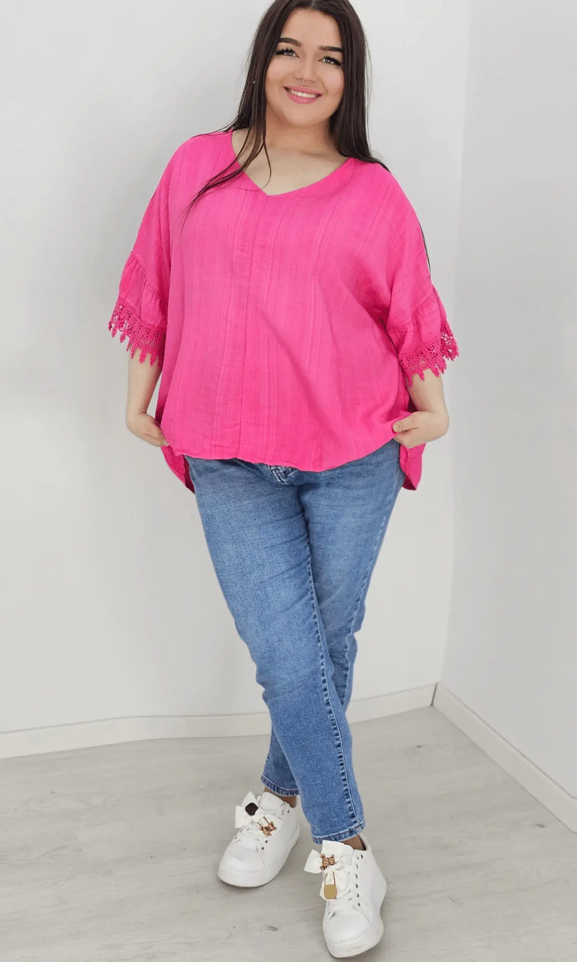 Bluzka z rękawem falbanką zakończonym haftem -fuksja Stylowa XL