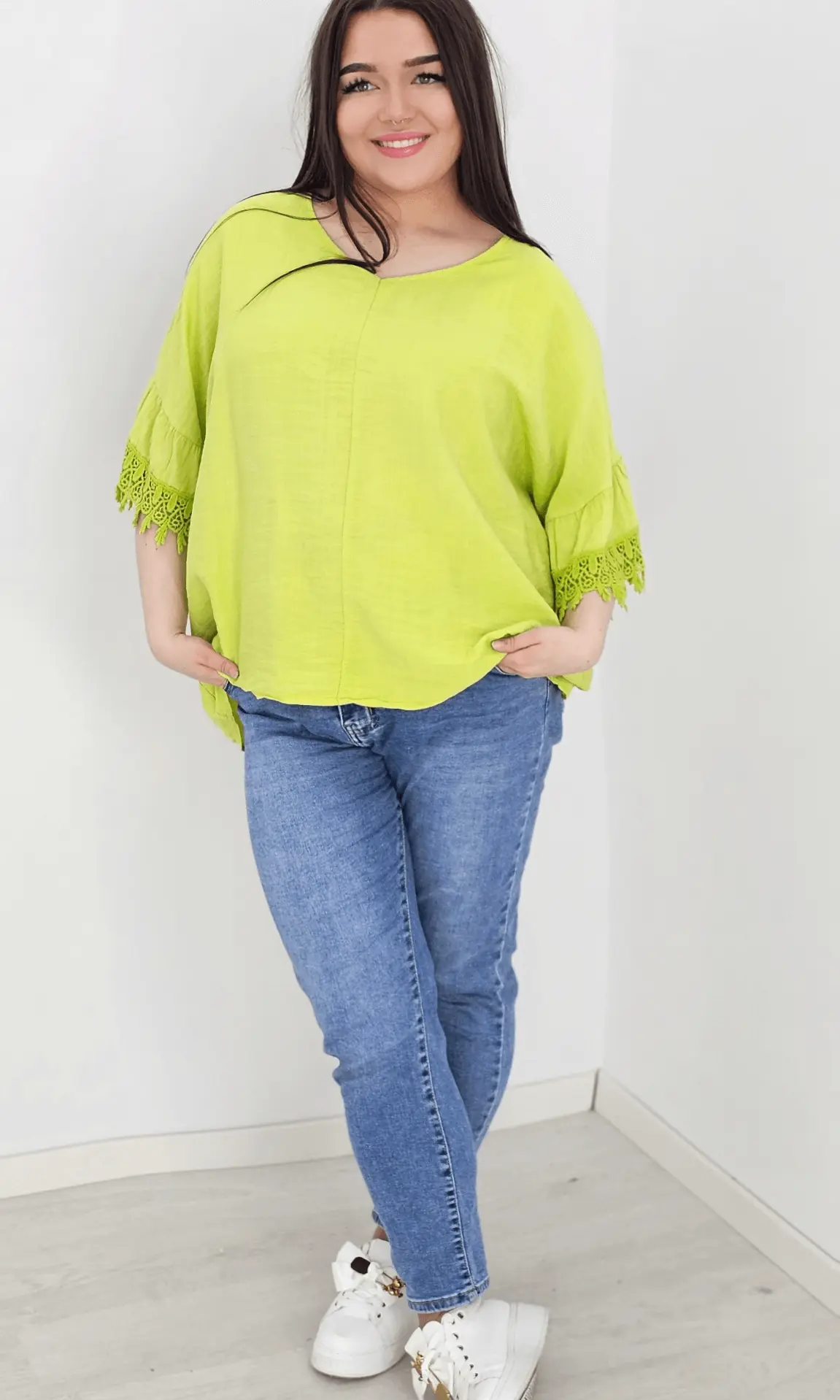 Bluzka z rękawem falbanką zakończonym haftem -limonka Stylowa XL