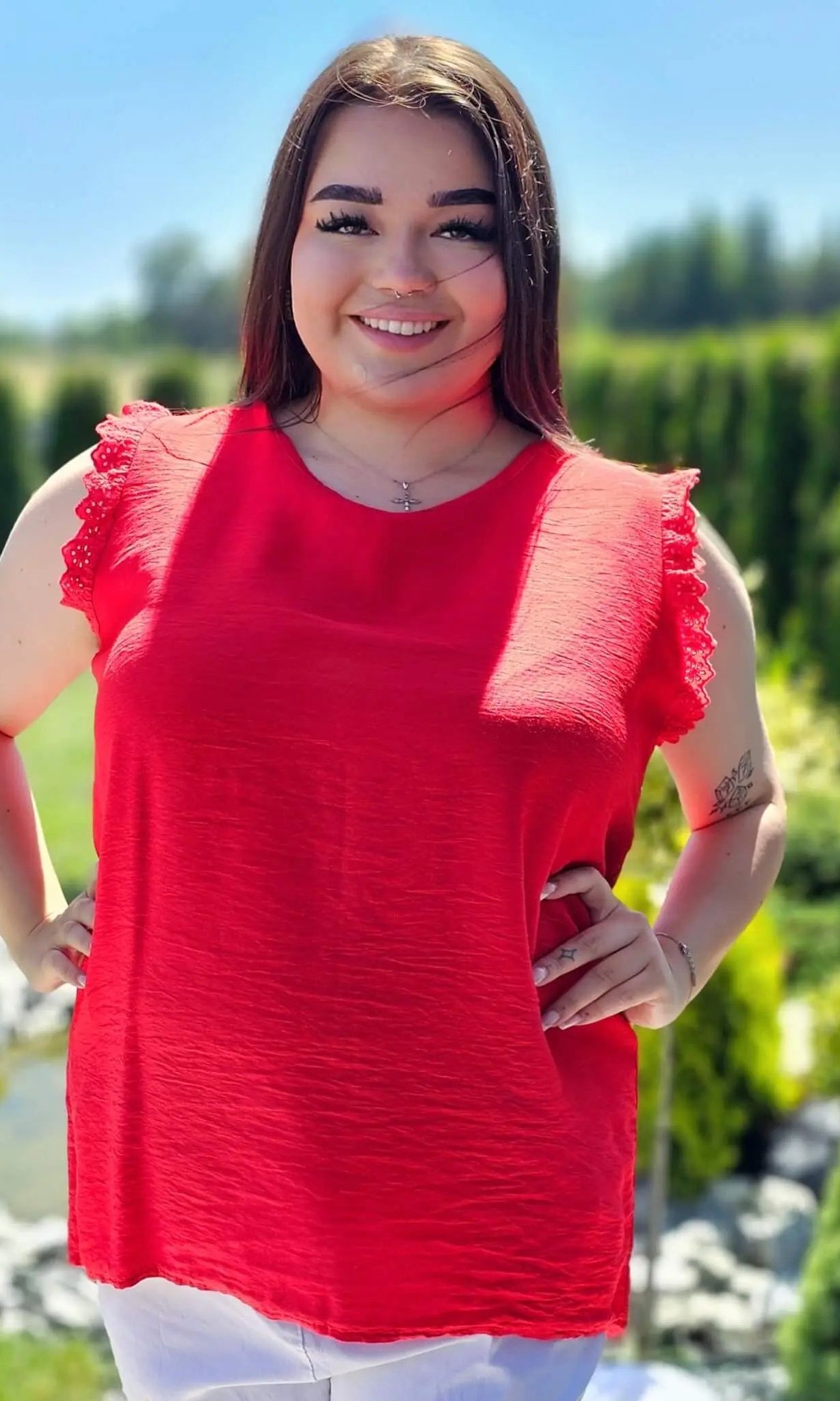 Bluzka z rękawem zakończonym zdobiona falbanka - różne kolory Stylowa XL