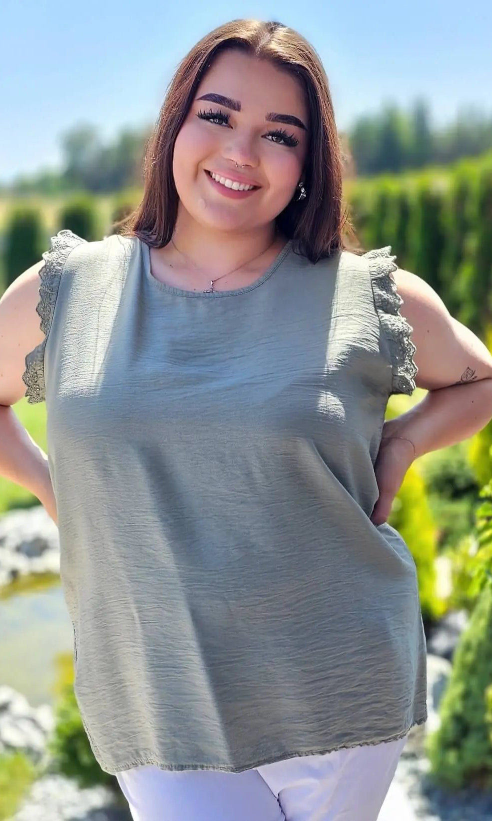 Bluzka z rękawem zakończonym zdobiona falbanka - różne kolory Stylowa XL