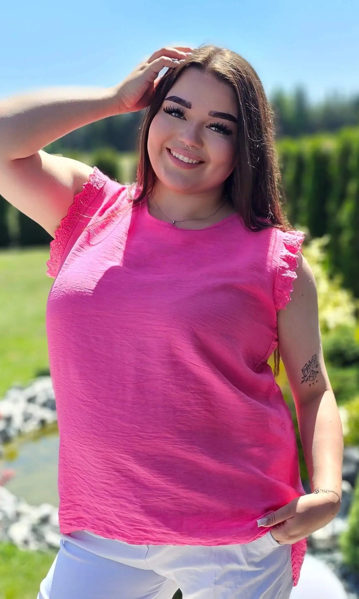 Bluzka z rękawem zakończonym zdobiona falbanka - różne kolory Stylowa XL