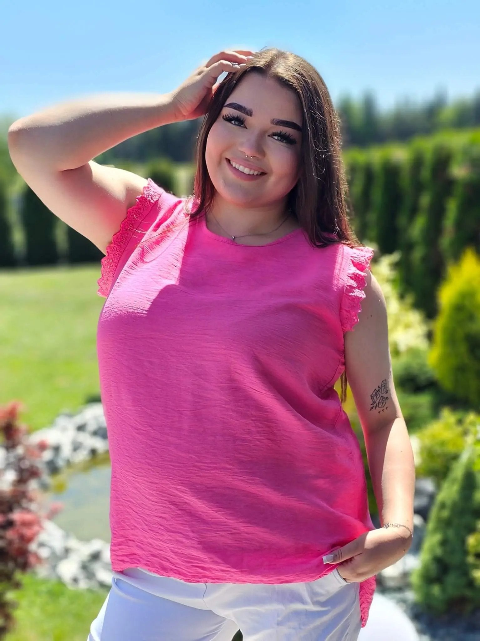 Bluzka z rękawem zakończonym zdobiona falbanka - różne kolory Stylowa XL