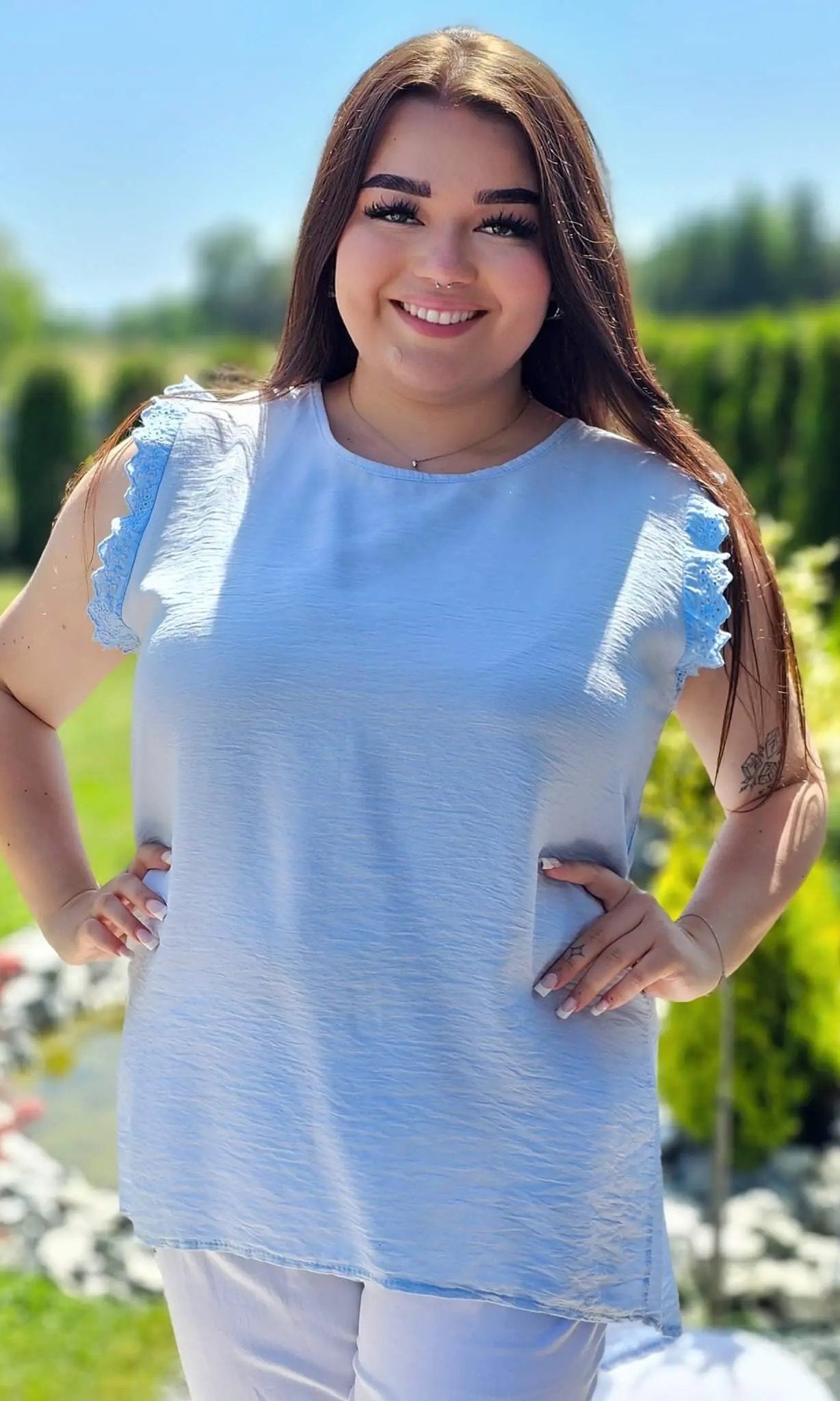 Bluzka z rękawem zakończonym zdobiona falbanka - różne kolory Stylowa XL