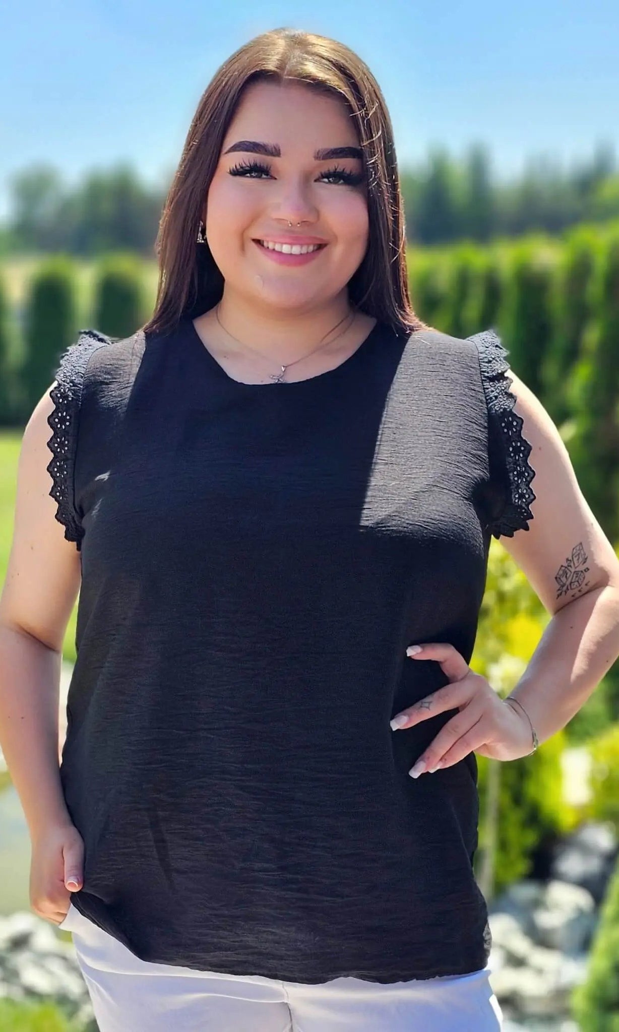 Bluzka z rękawem zakończonym zdobiona falbanka - różne kolory Stylowa XL