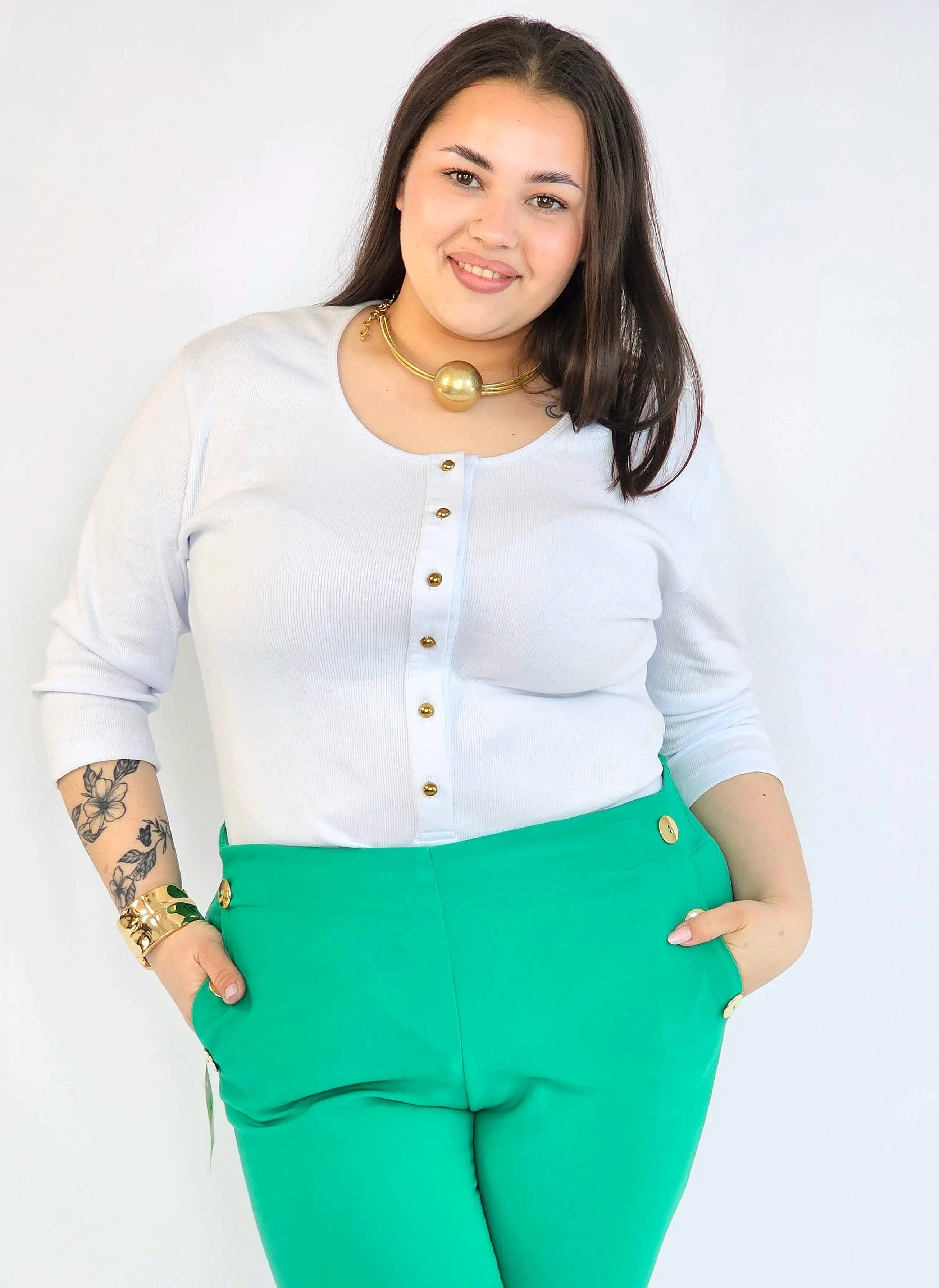 Body plus size – białe body damskie XXL z guziczkami Stylowa XL
