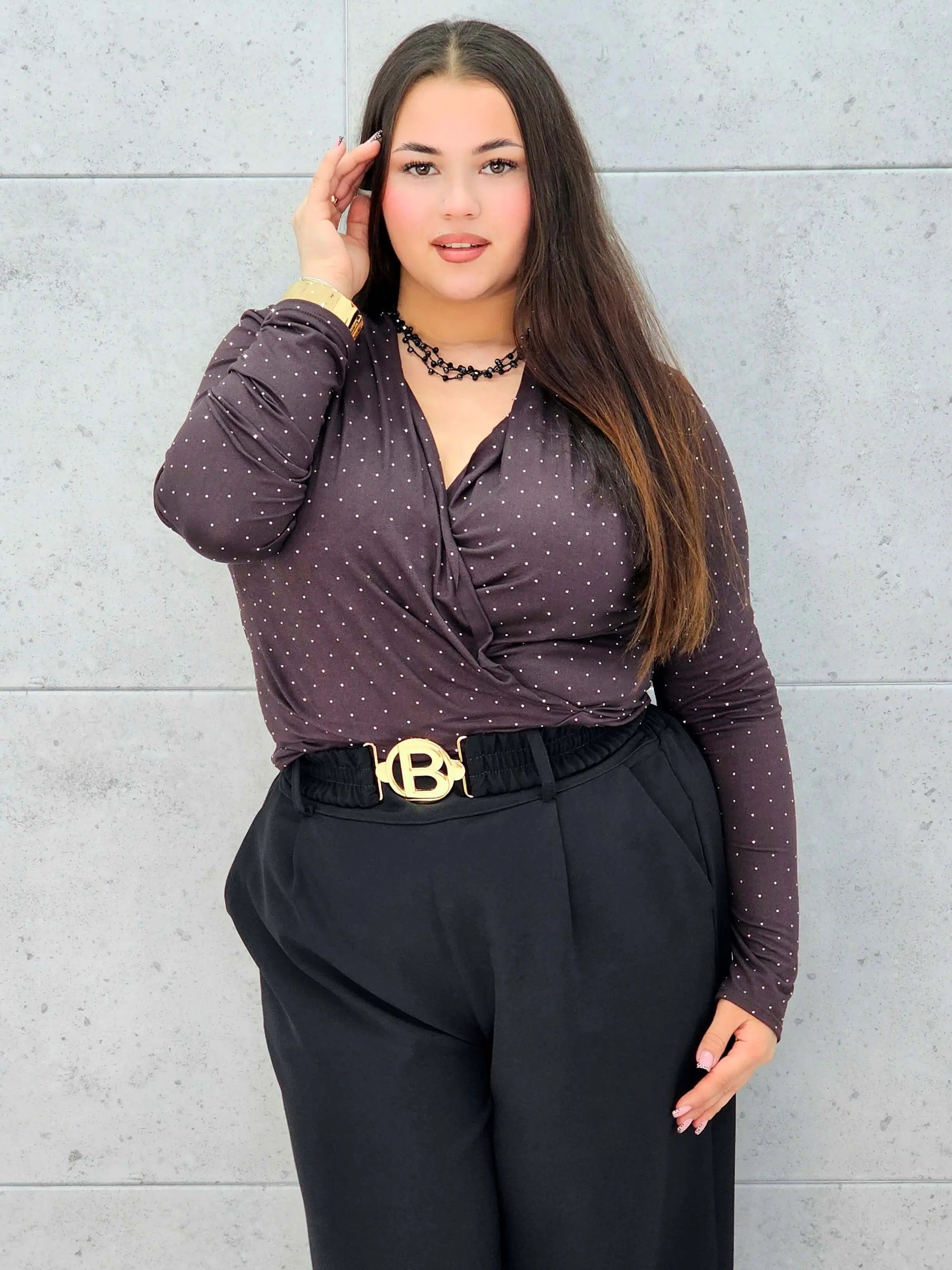 Body plus size kopertowe w drobne kropeczki – elegancja i wygoda Stylowa XL Stylowa XL