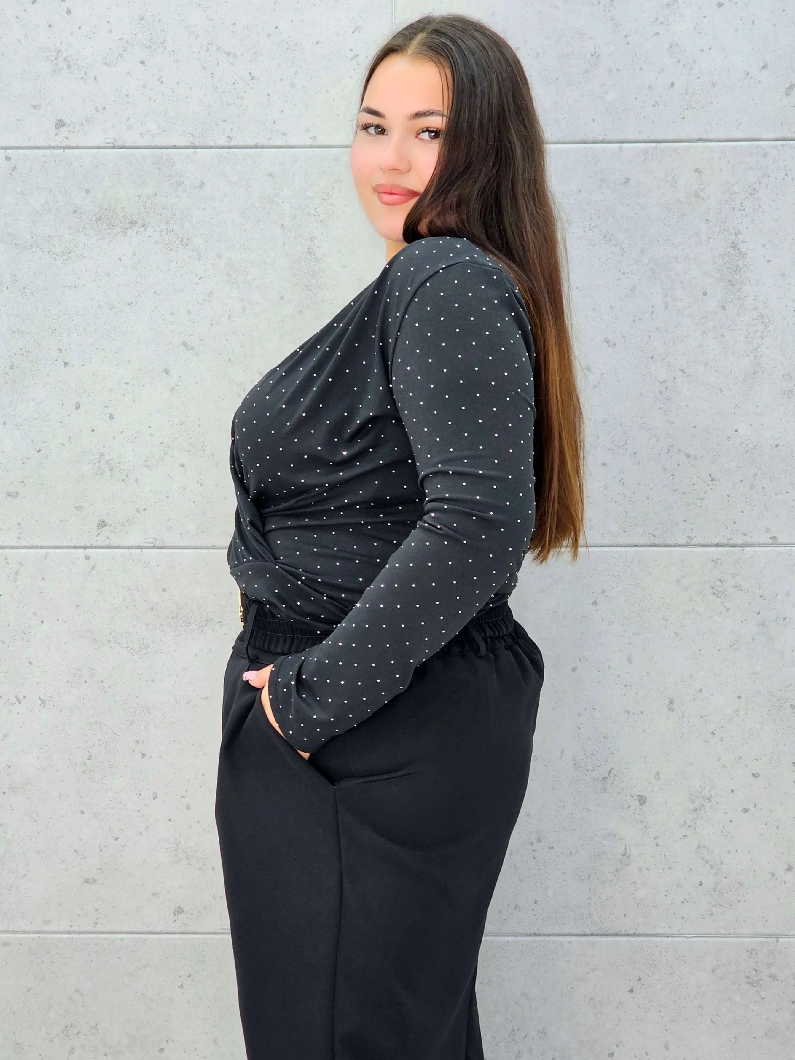 Body plus size kopertowe w drobne kropeczki – elegancja i wygoda Stylowa XL Stylowa XL