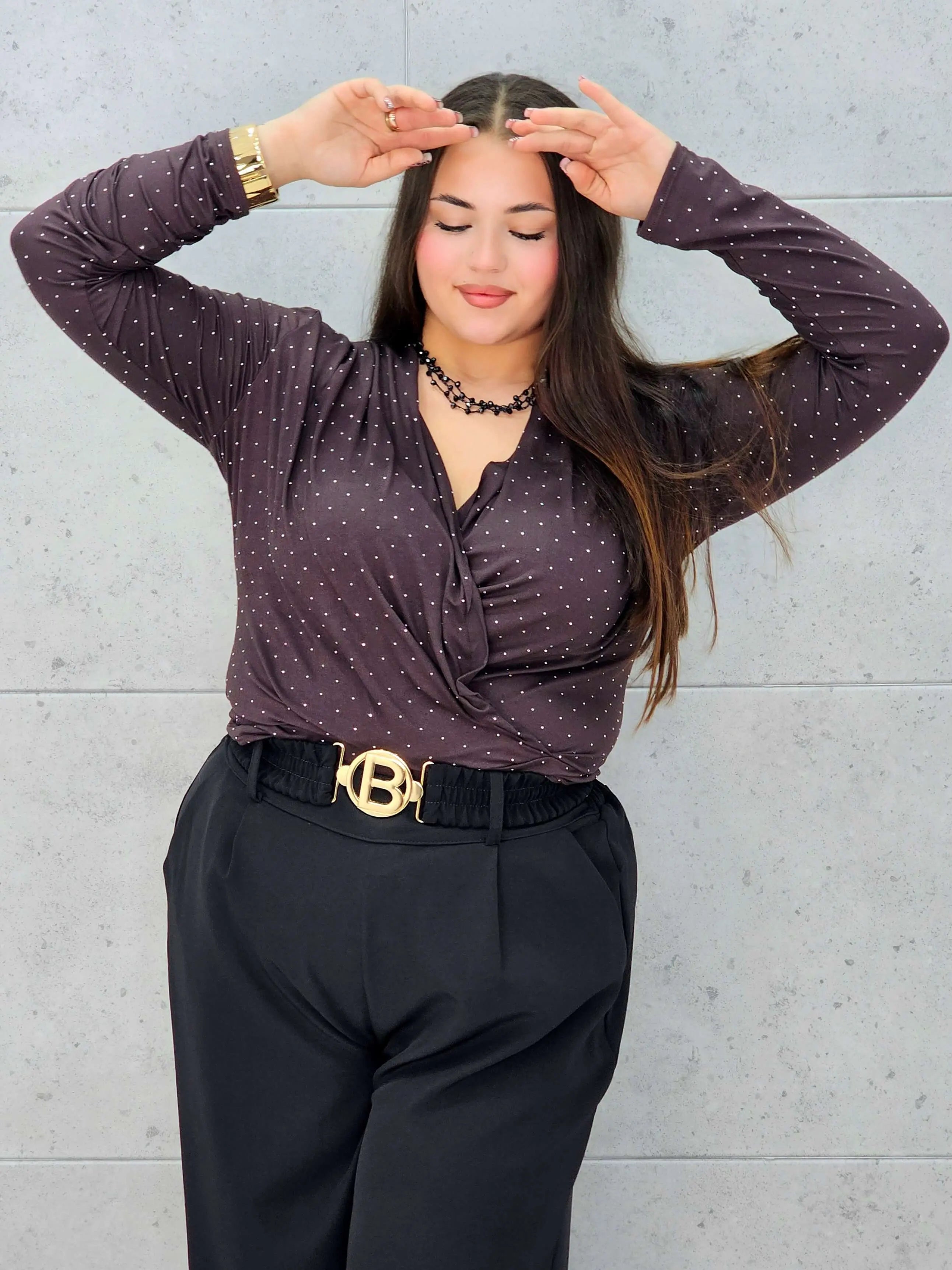 Body plus size kopertowe w drobne kropeczki – elegancja i wygoda Stylowa XL Stylowa XL