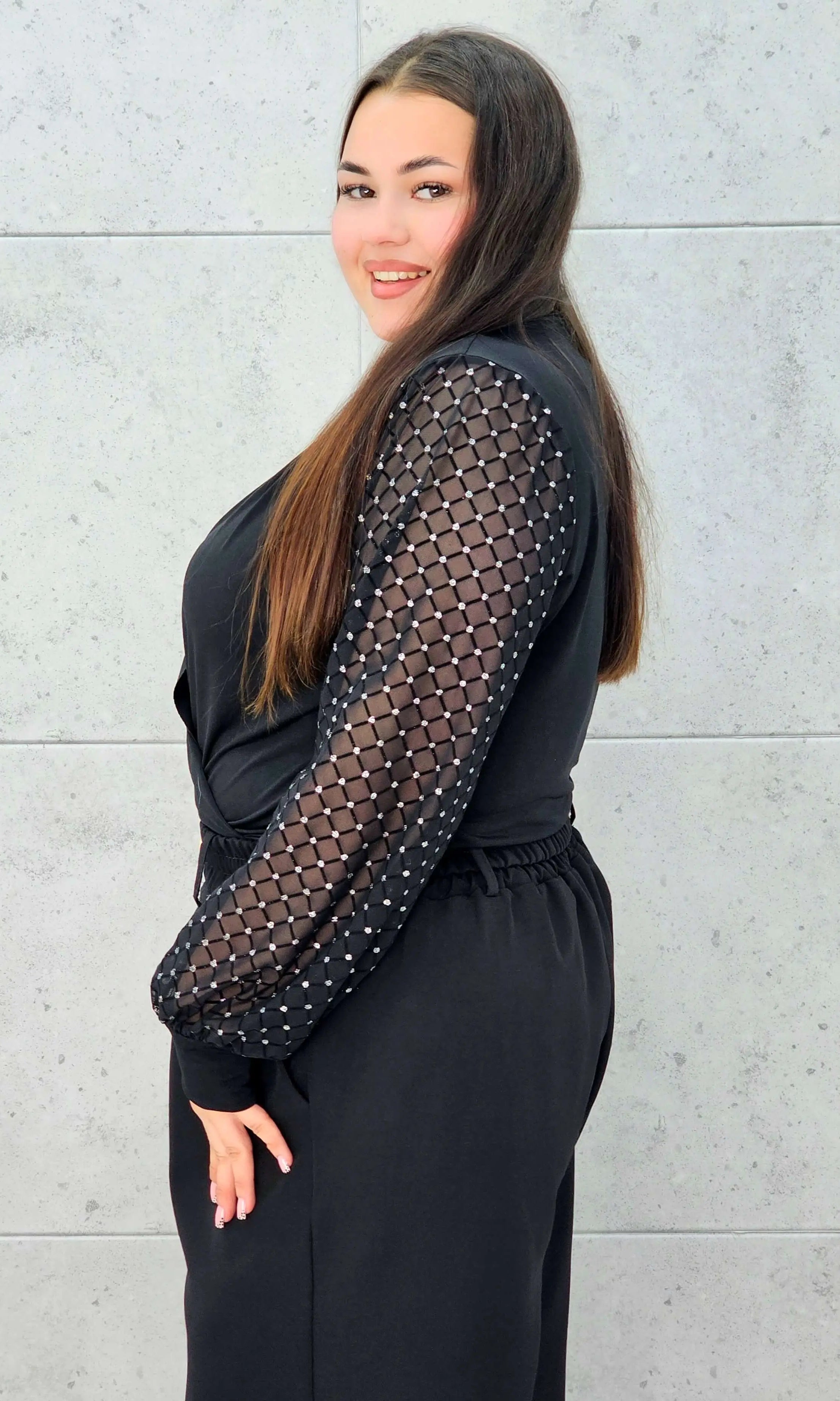 Body plus size z ozdobnymi rękawami – elegancja i styl XXL Stylowa XL Stylowa XL