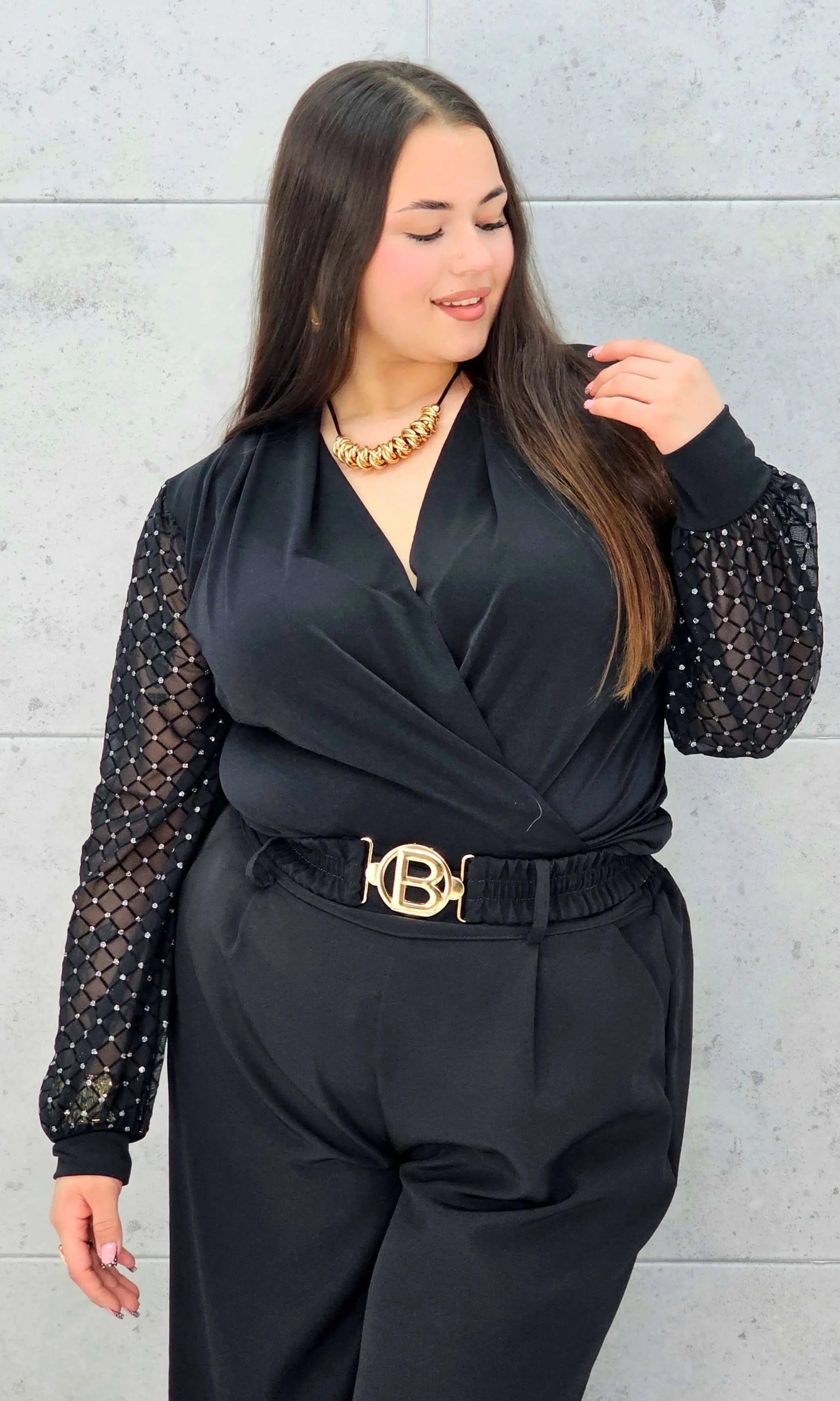 Body plus size z ozdobnymi rękawami – elegancja i styl XXL Stylowa XL Stylowa XL