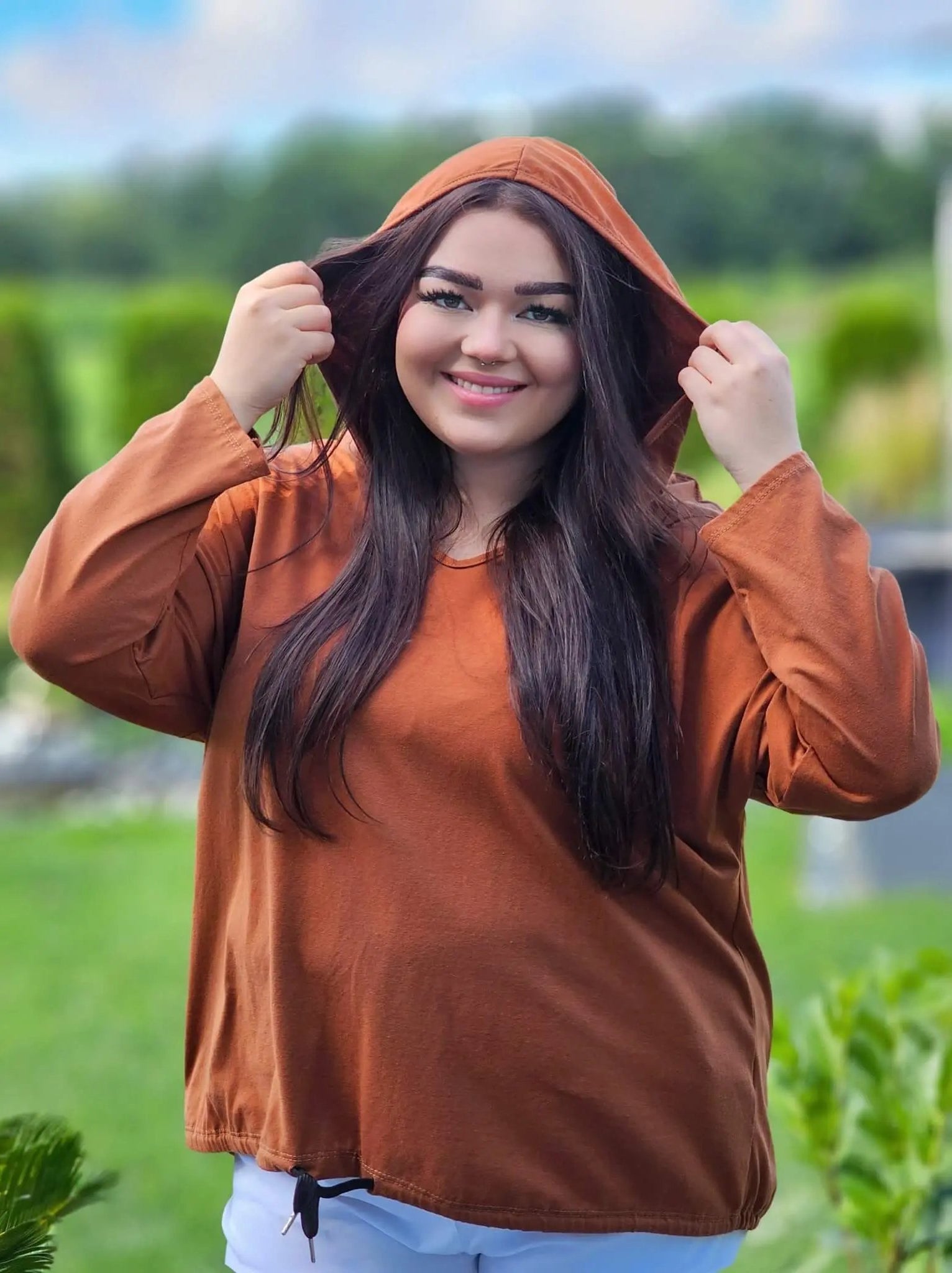 Brązowa bluzka z kapturem Stylowa XL