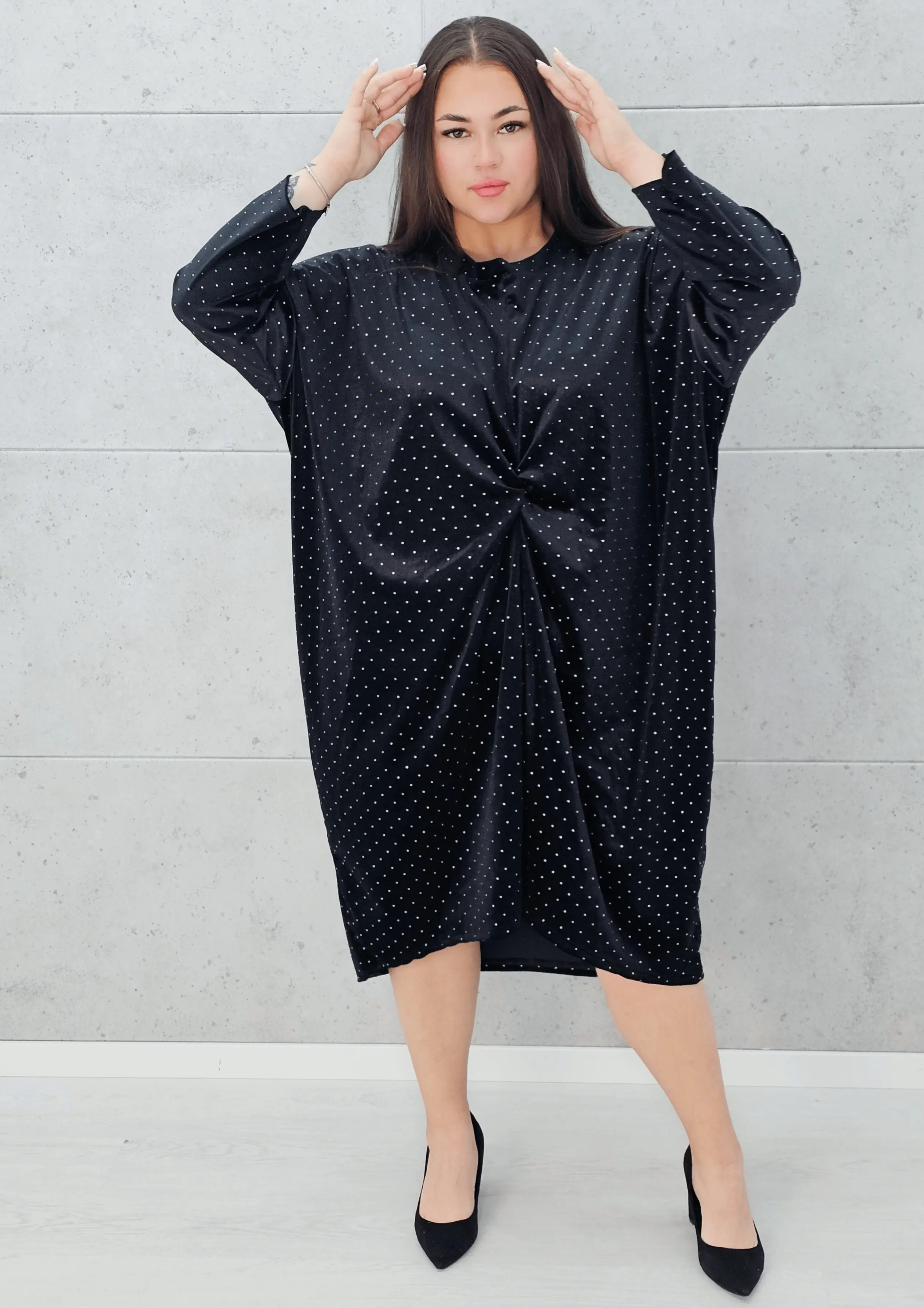 Cekinowa sukienka z marszczeniem Stylowa XL