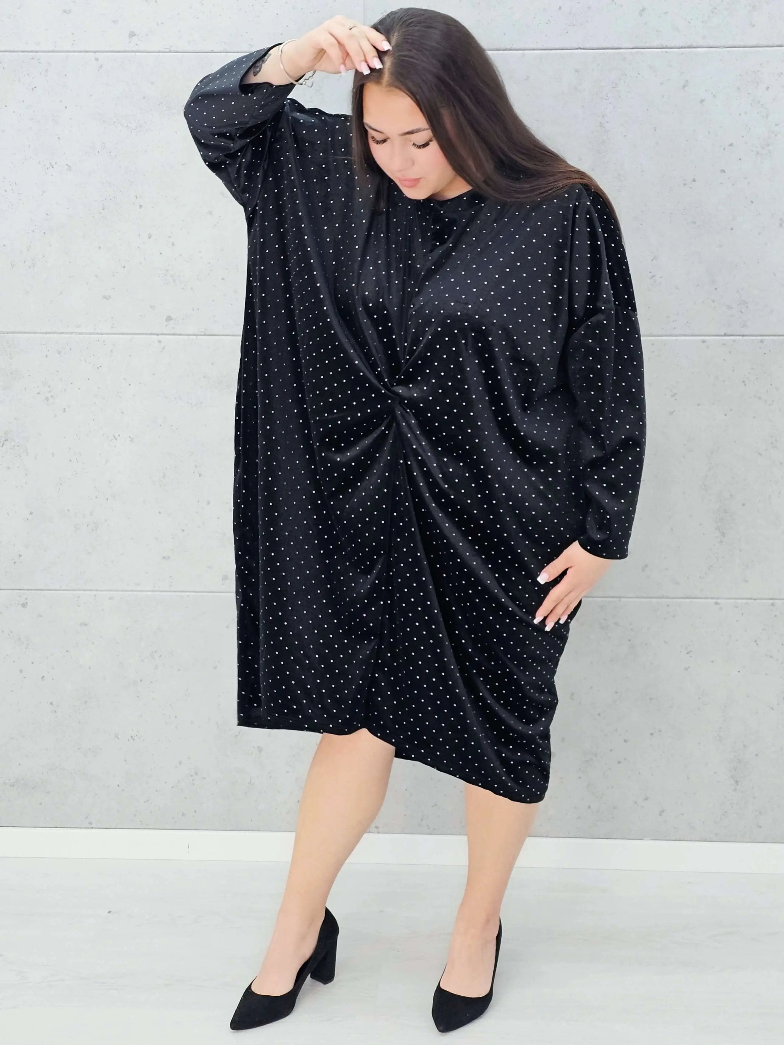 Cekinowa sukienka z marszczeniem Stylowa XL