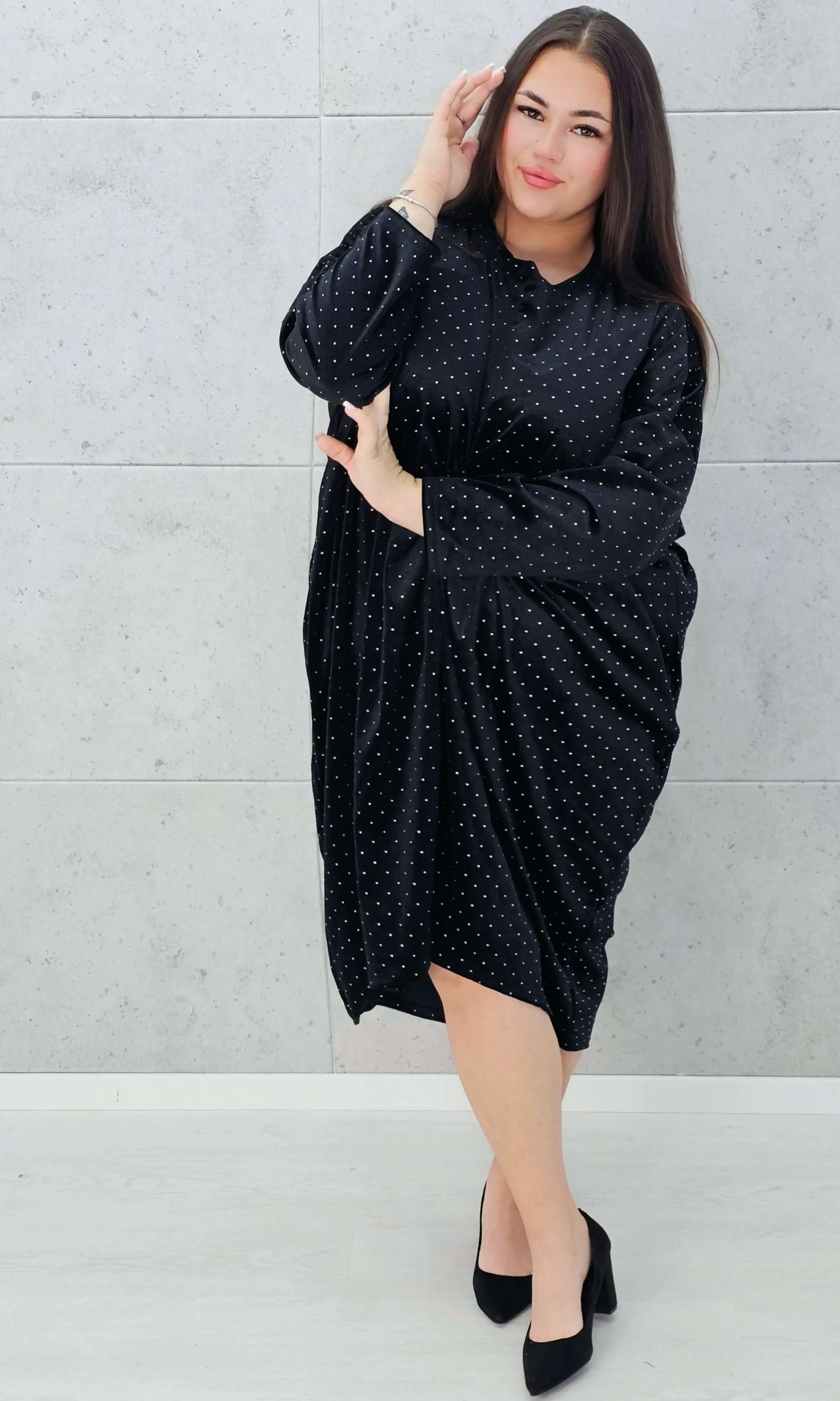 Cekinowa sukienka z marszczeniem Stylowa XL