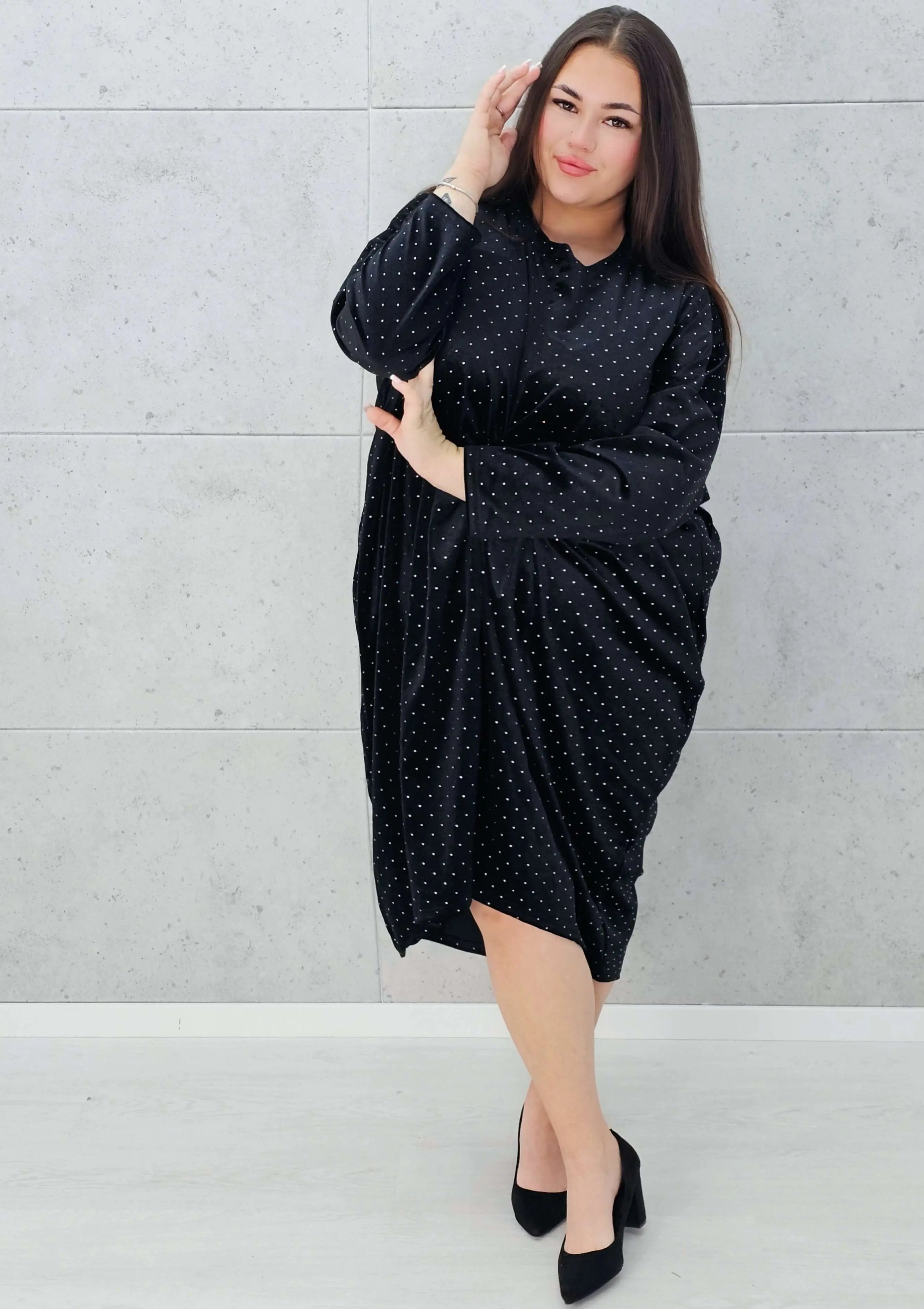 Cekinowa sukienka z marszczeniem Stylowa XL