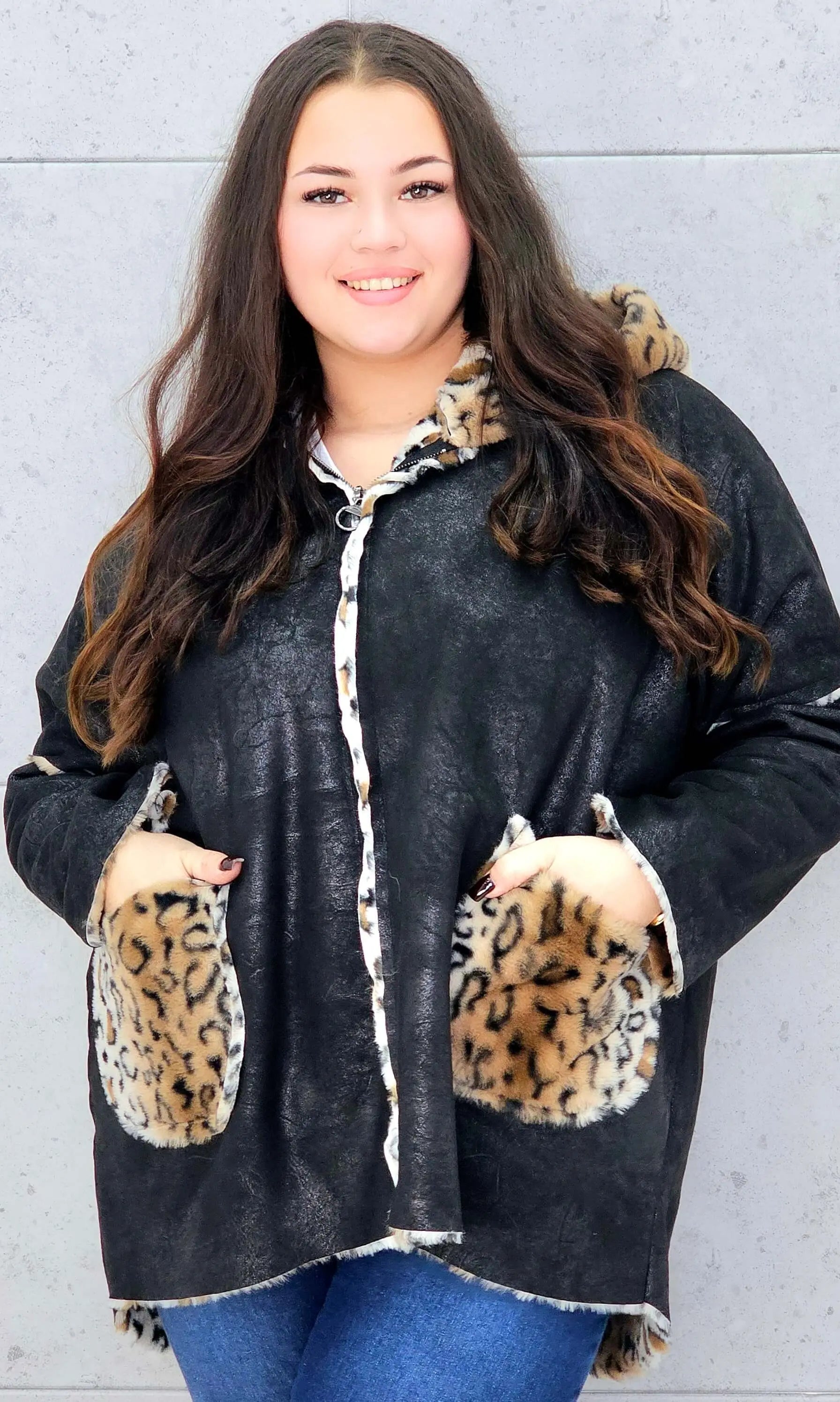 Ciepła kurtka plus size z kapturem w zwierzęcy wzór – styl i wygoda w jednym Stylowa XL