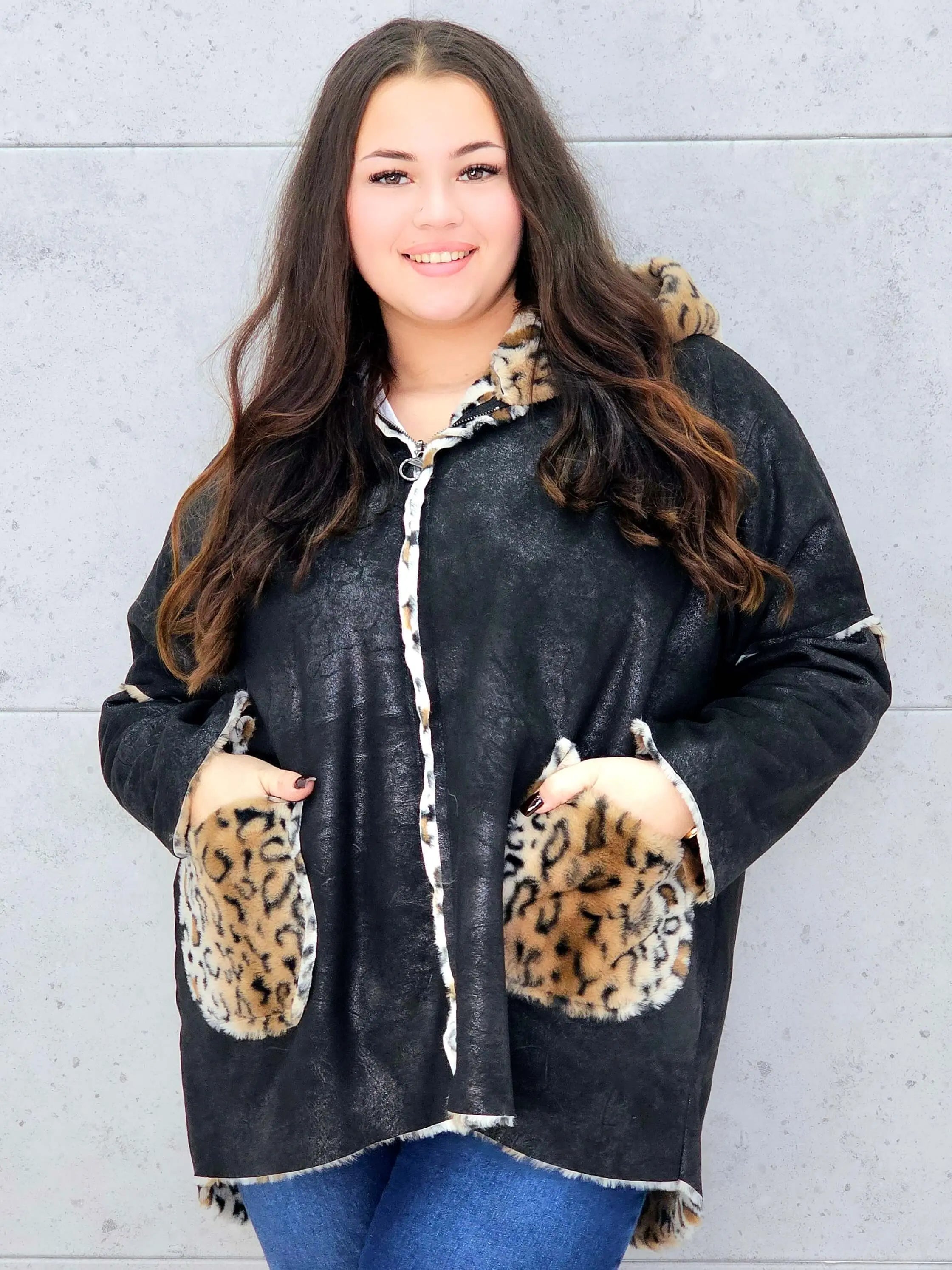 Ciepła kurtka plus size z kapturem w zwierzęcy wzór – styl i wygoda w jednym Stylowa XL