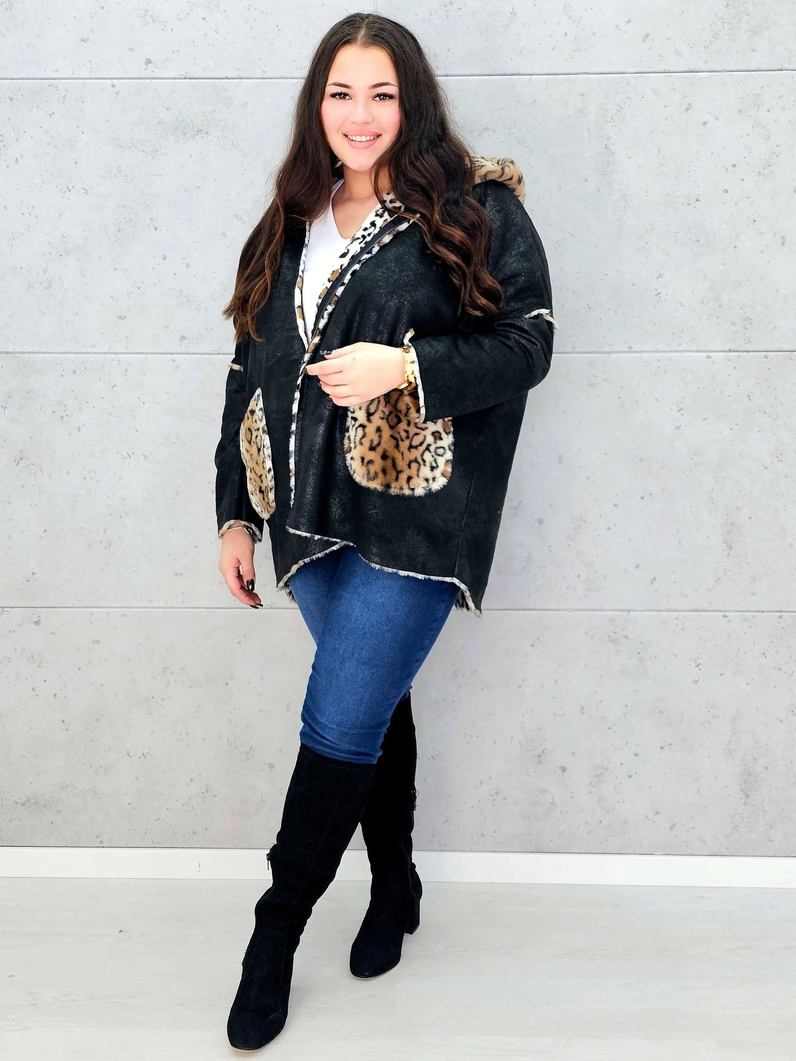 Ciepła kurtka plus size z kapturem w zwierzęcy wzór – styl i wygoda w jednym Stylowa XL