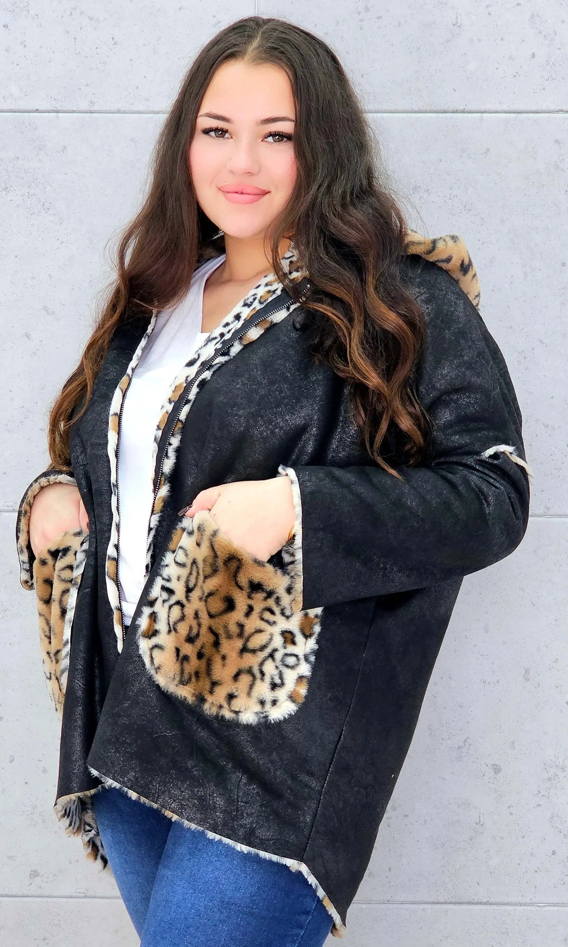 Ciepła kurtka plus size z kapturem w zwierzęcy wzór – styl i wygoda w jednym Stylowa XL