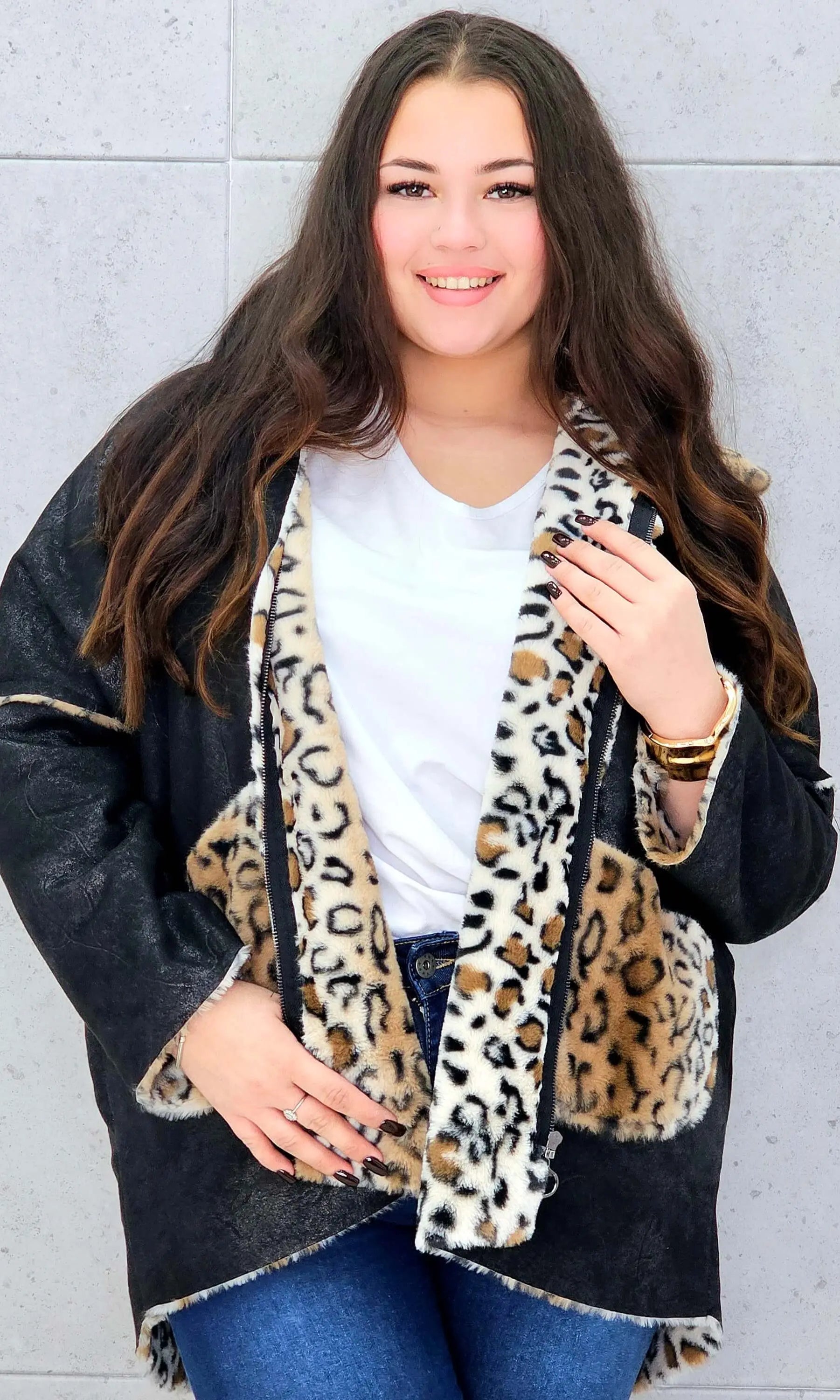 Ciepła kurtka plus size z kapturem w zwierzęcy wzór – styl i wygoda w jednym Stylowa XL