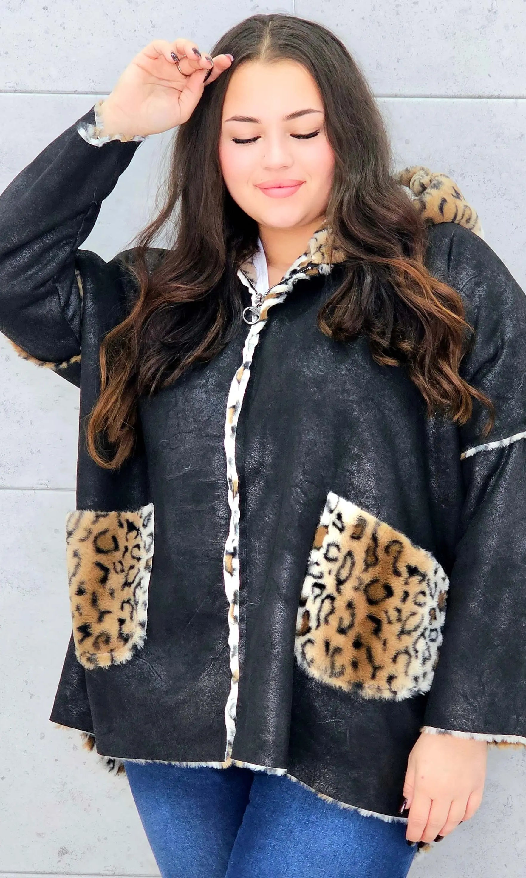 Ciepła kurtka plus size z kapturem w zwierzęcy wzór – styl i wygoda w jednym Stylowa XL