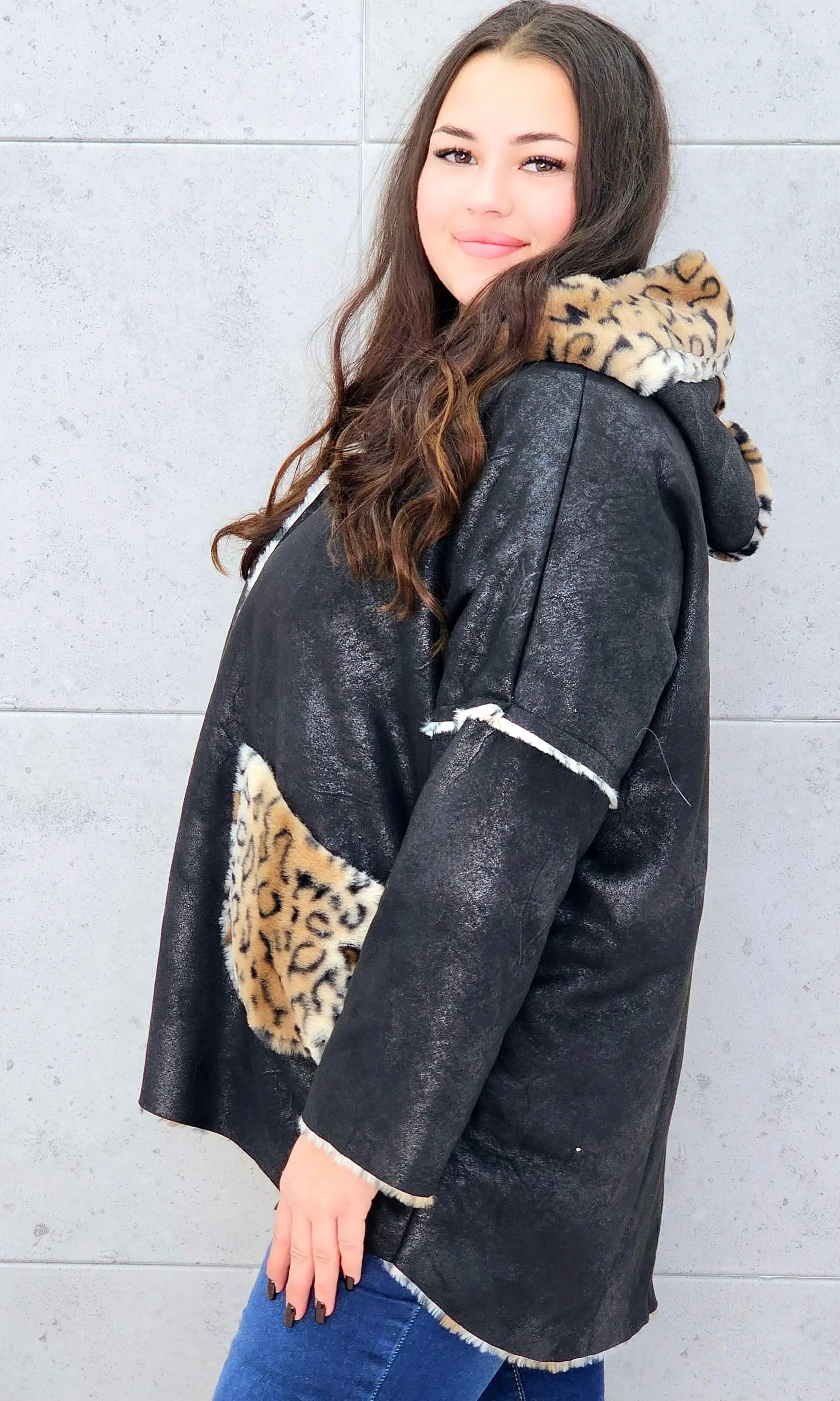 Ciepła kurtka plus size z kapturem w zwierzęcy wzór – styl i wygoda w jednym Stylowa XL