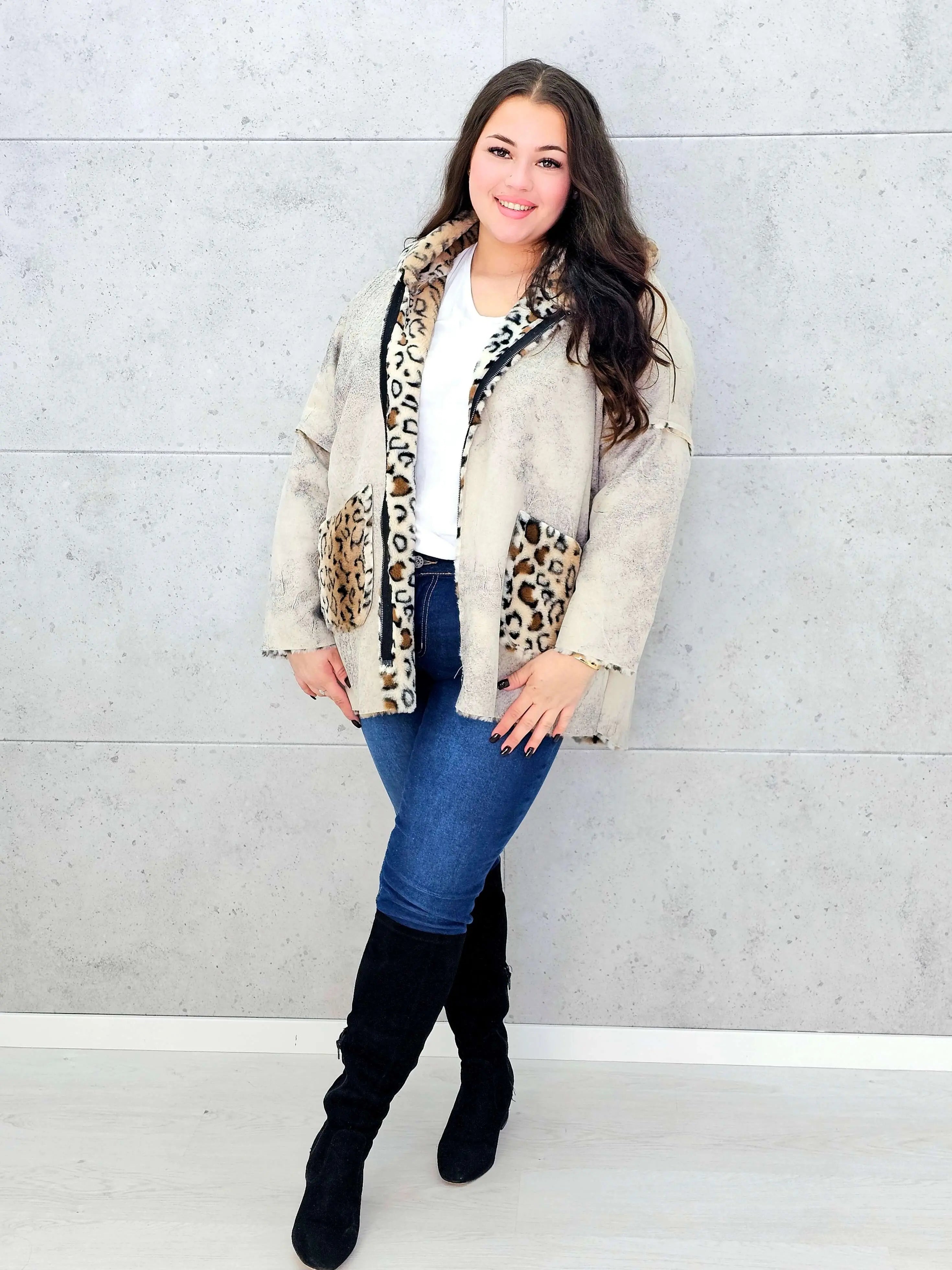 Ciepła kurtka plus size z kapturem w zwierzęcy wzór – styl i wygoda w jednym Stylowa XL