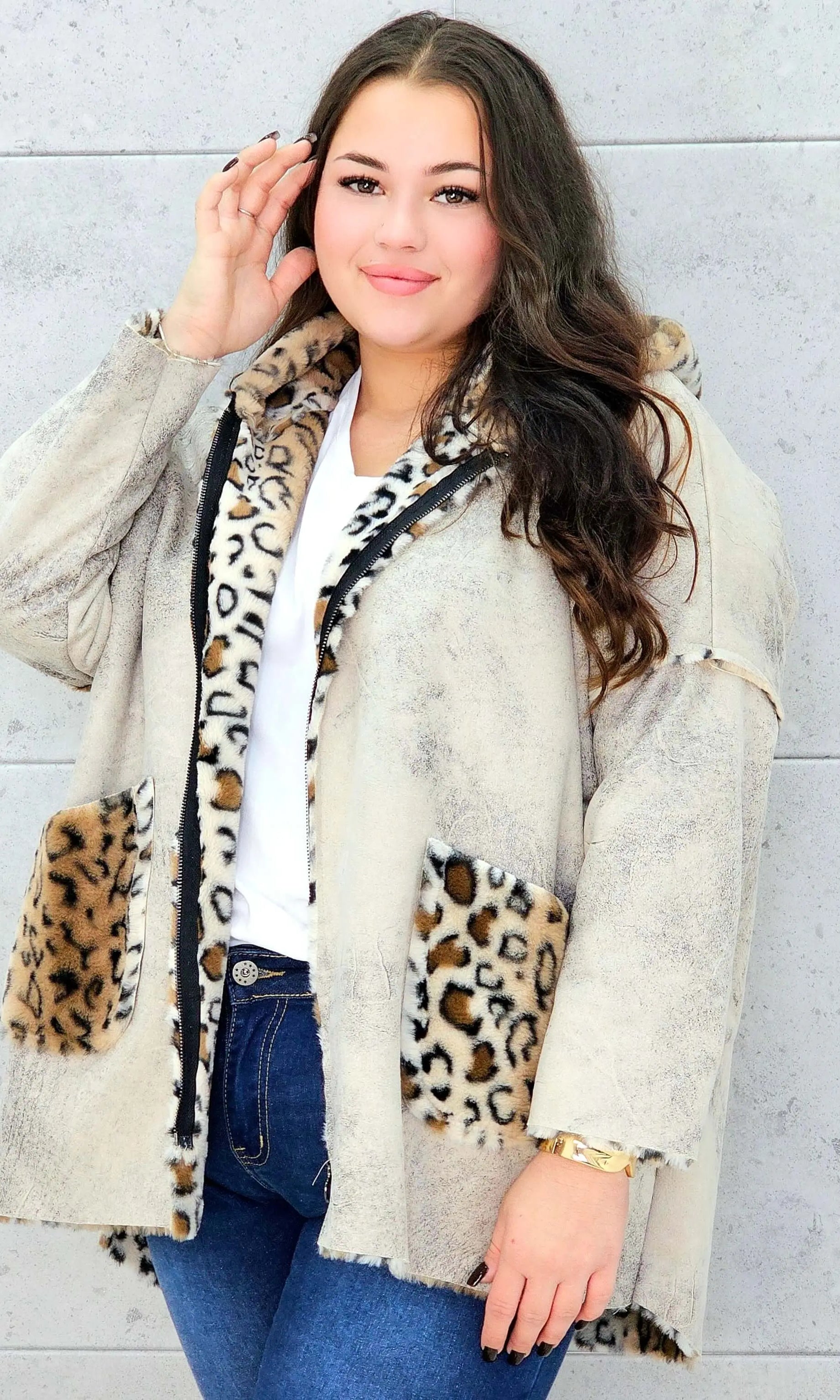 Ciepła kurtka plus size z kapturem w zwierzęcy wzór – styl i wygoda w jednym Stylowa XL