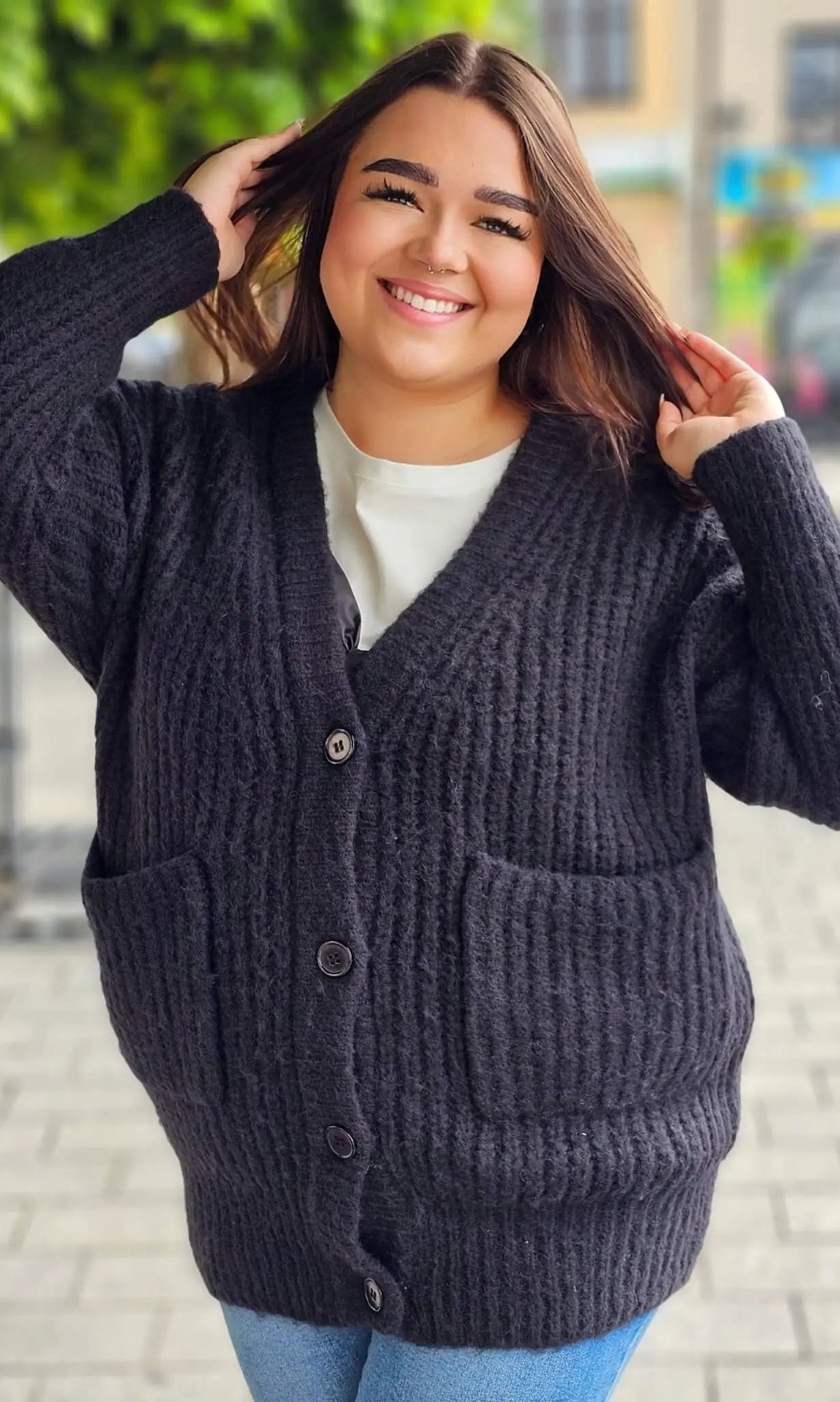 Ciepły czarny kardigan z kieszeniami Stylowa XL