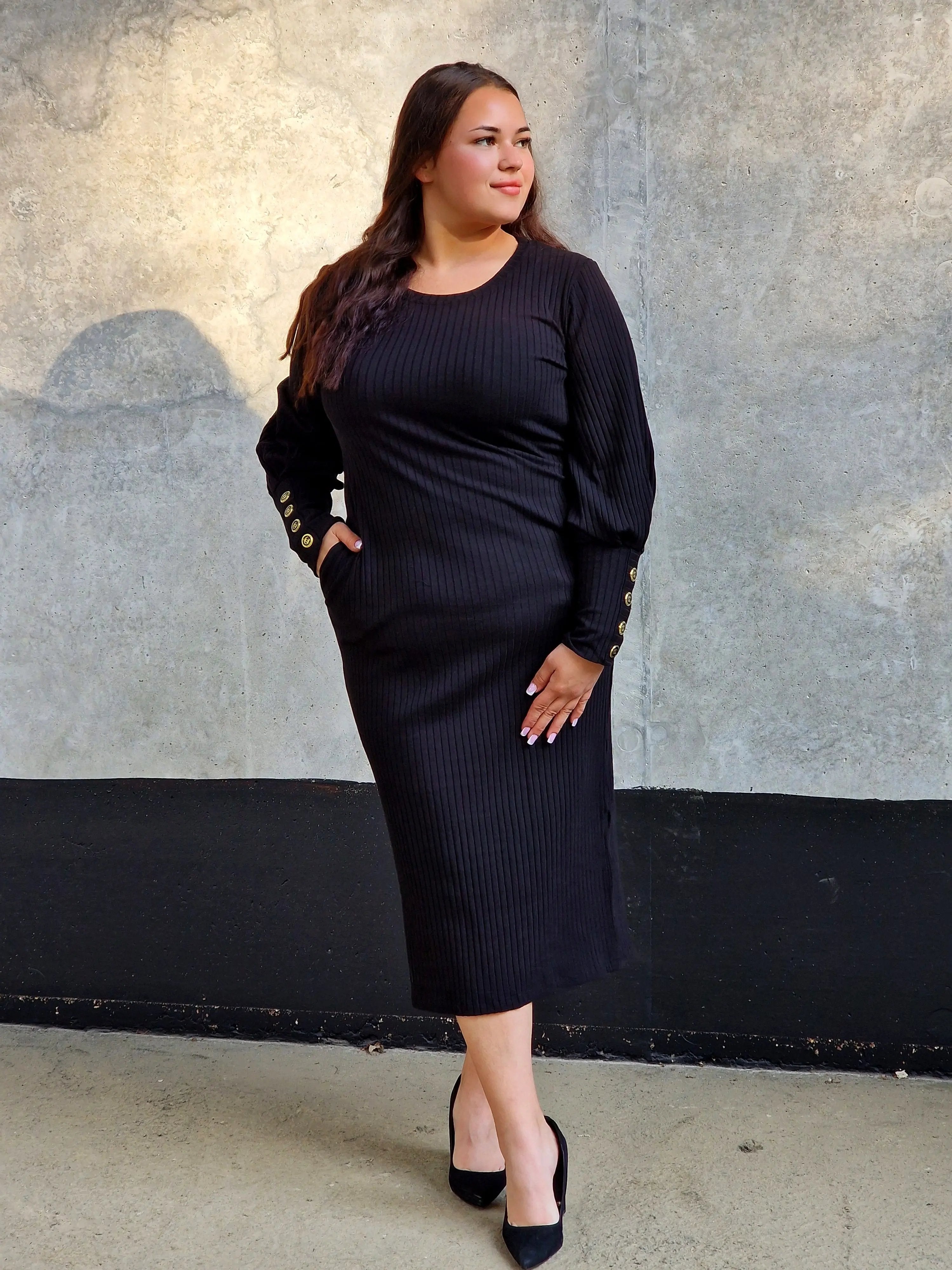 Czarna Sukienka Prążkowa – Klasyka i Szyk Stylowa XL
