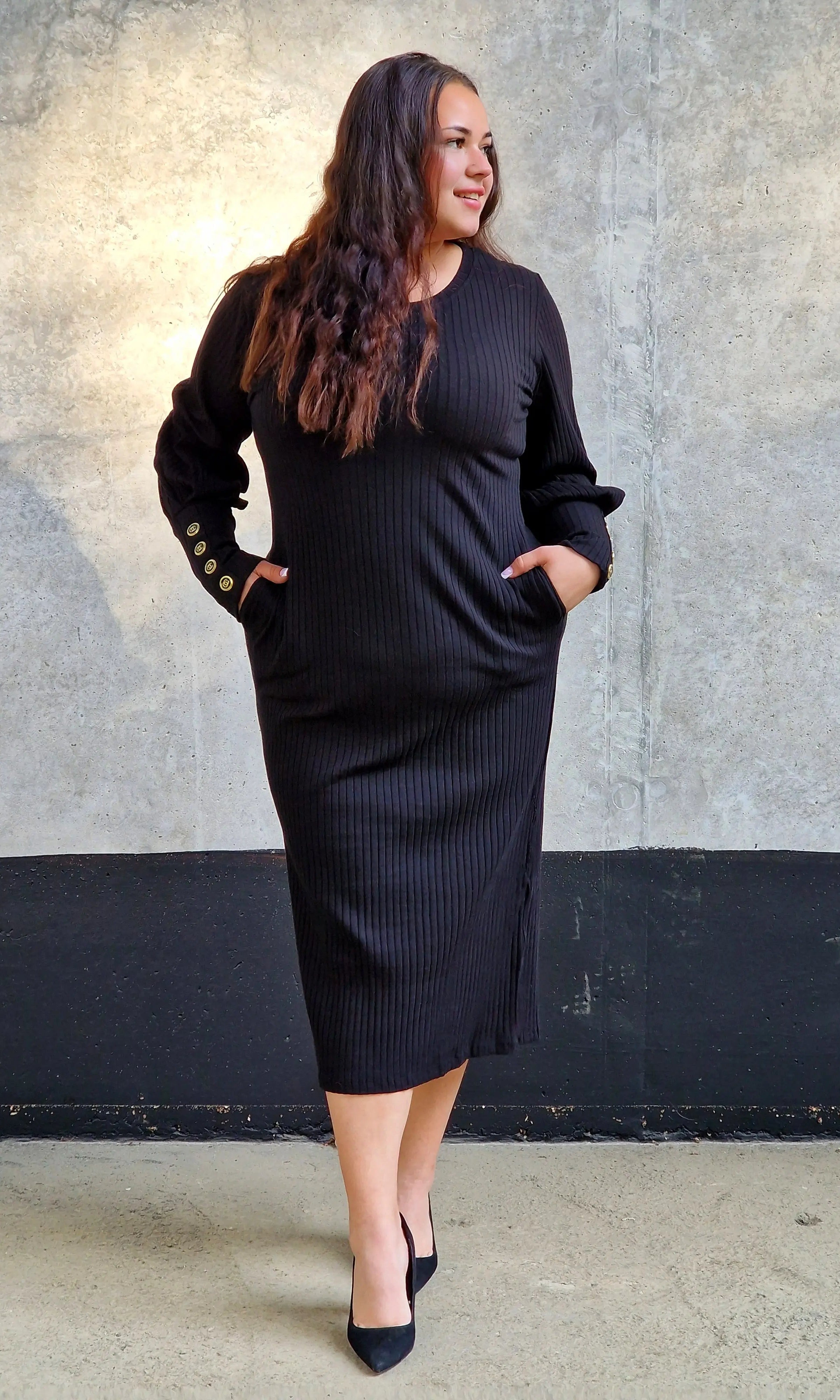 Czarna Sukienka Prążkowa – Klasyka i Szyk Stylowa XL