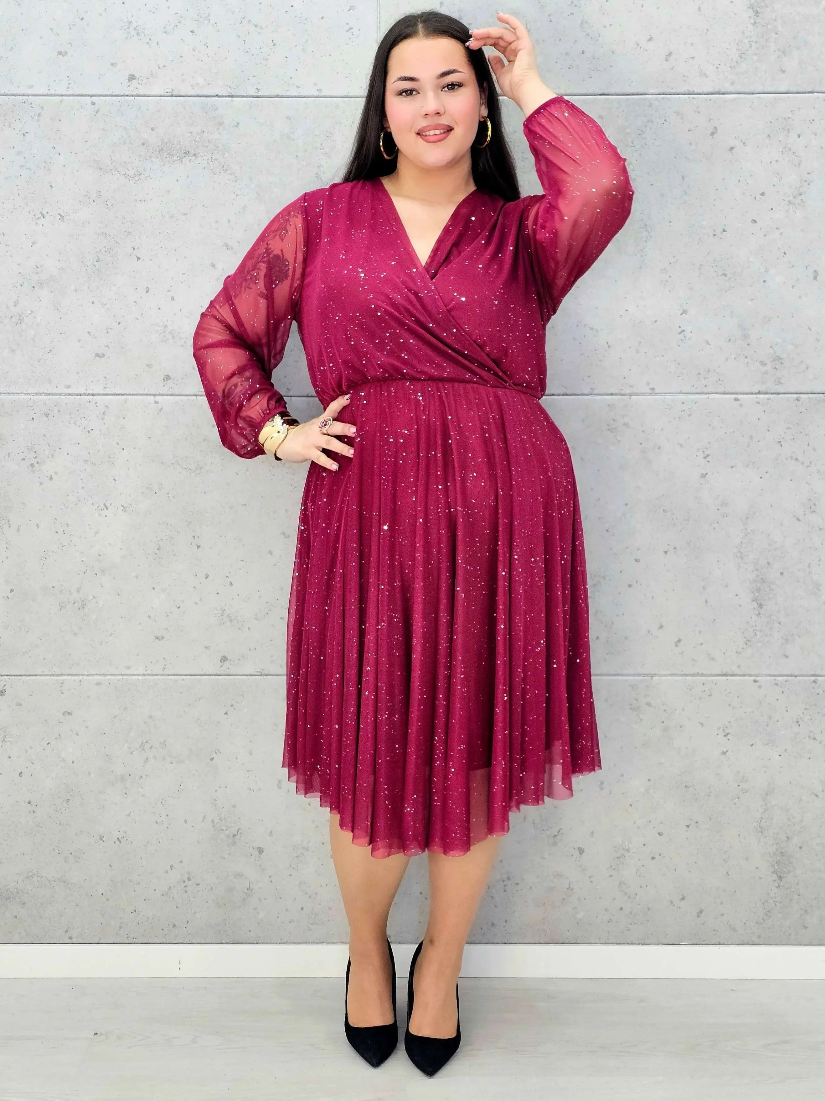 Czarna i bordowa sukienka plus size z połyskiem i kopertowym dekoltem – elegancka midi - Stylowa XL