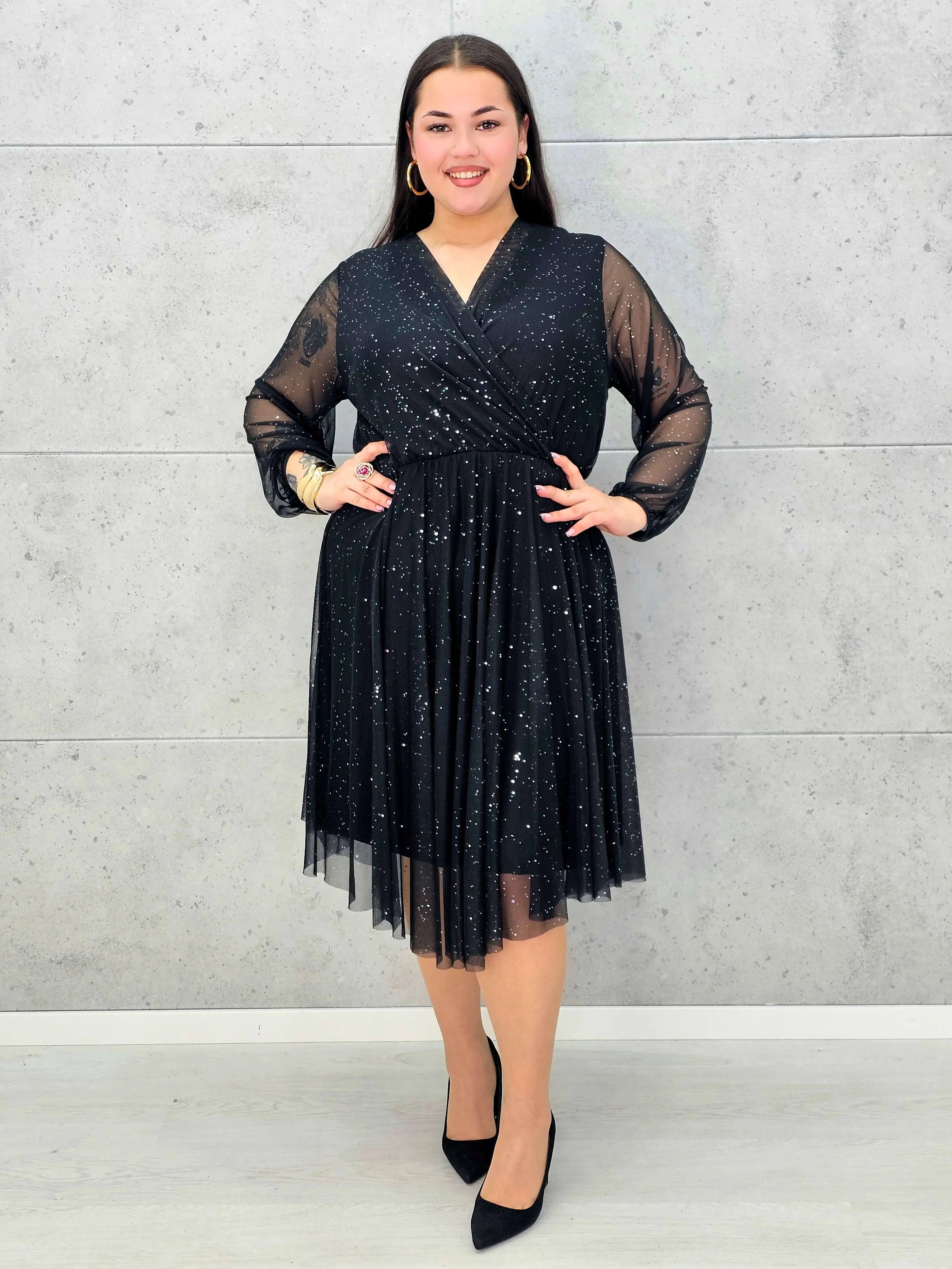 Czarna i bordowa sukienka plus size z połyskiem i kopertowym dekoltem – elegancka midi - Stylowa XL