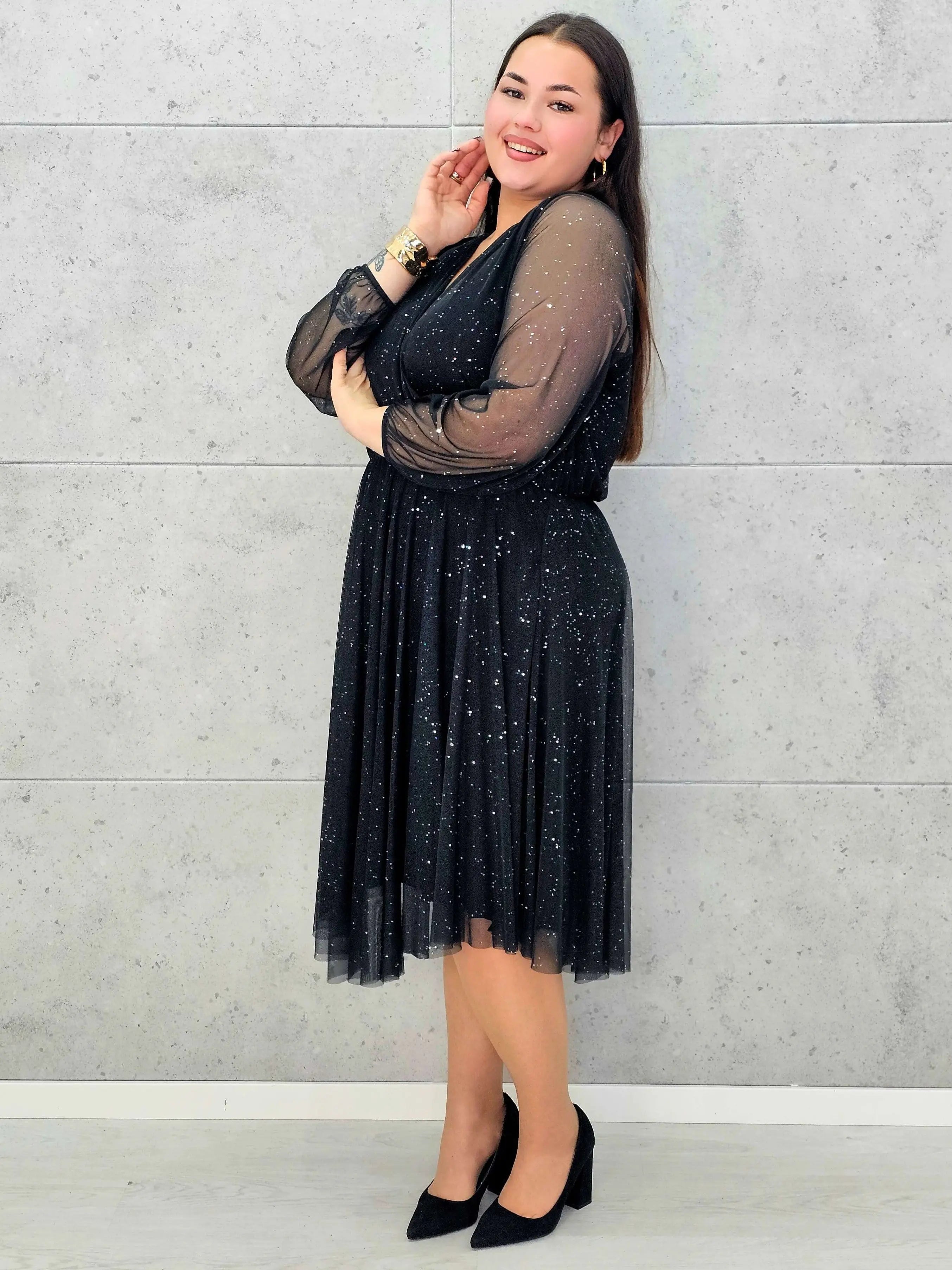 Czarna i bordowa sukienka plus size z połyskiem i kopertowym dekoltem – elegancka midi - Stylowa XL