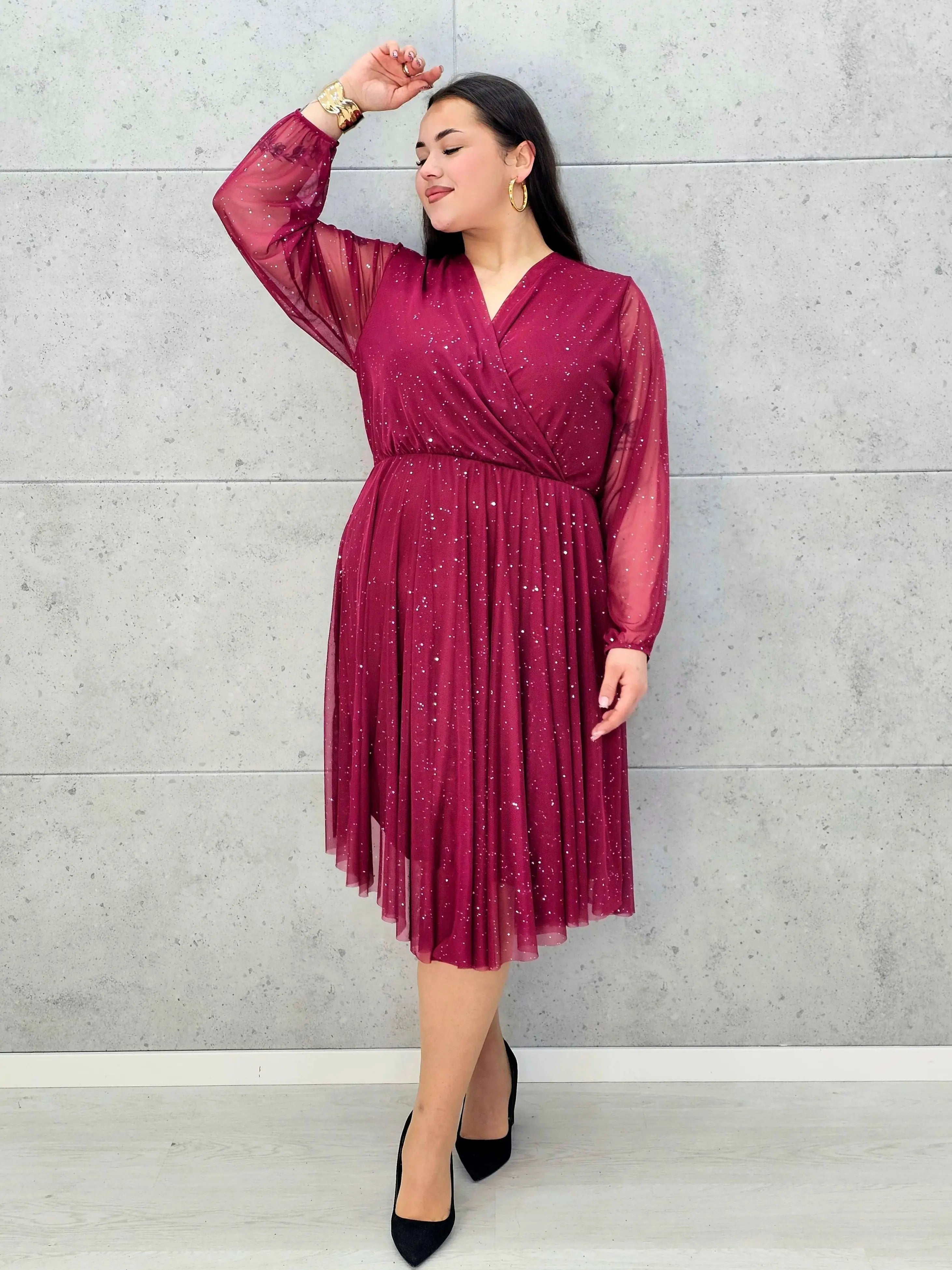 Czarna i bordowa sukienka plus size z połyskiem i kopertowym dekoltem – elegancka midi - Stylowa XL