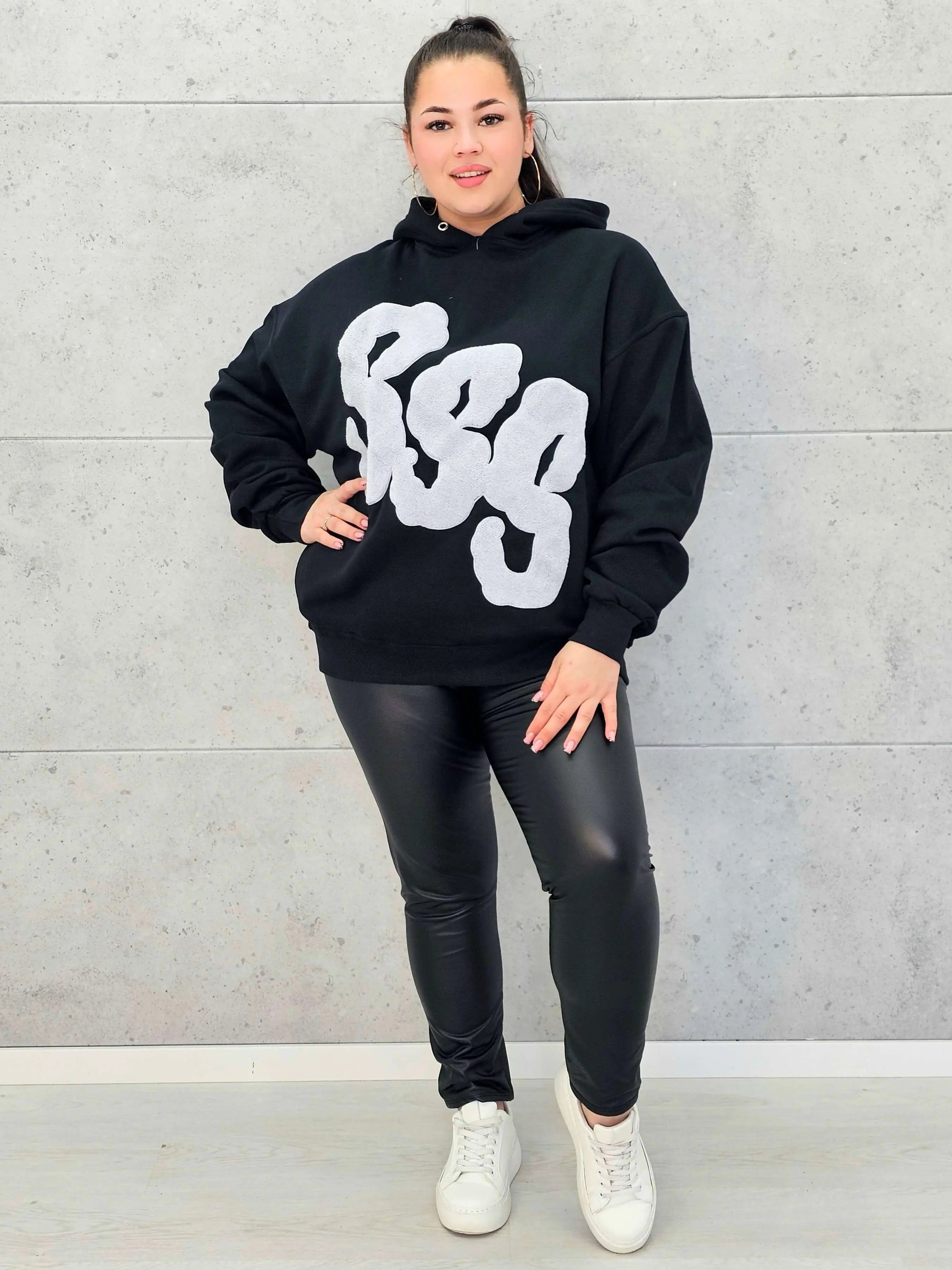 Czarna klasyczna bluza z materiałową wstawką na przodzie Stylowa XL