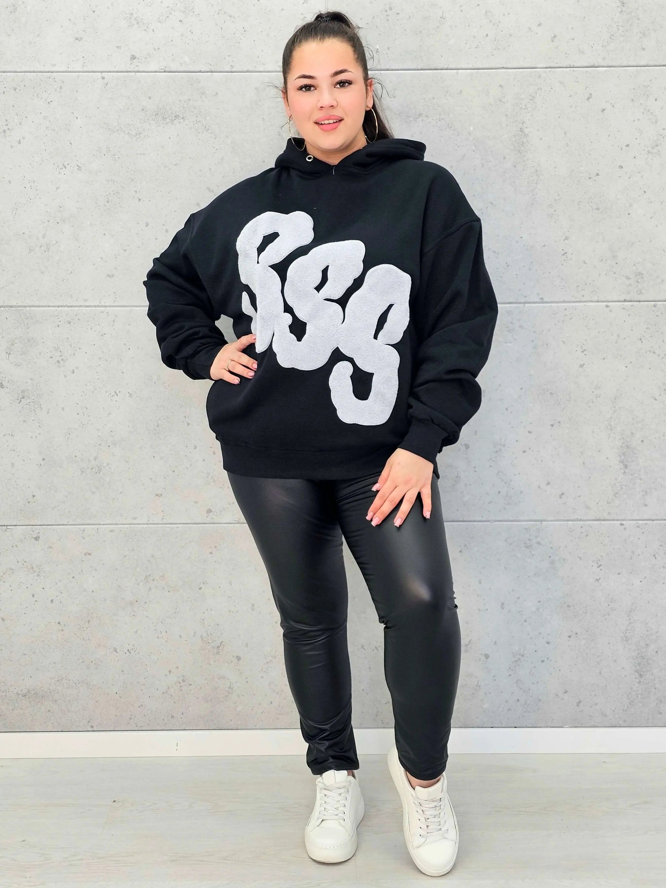 Czarna klasyczna bluza z materiałową wstawką na przodzie Stylowa XL