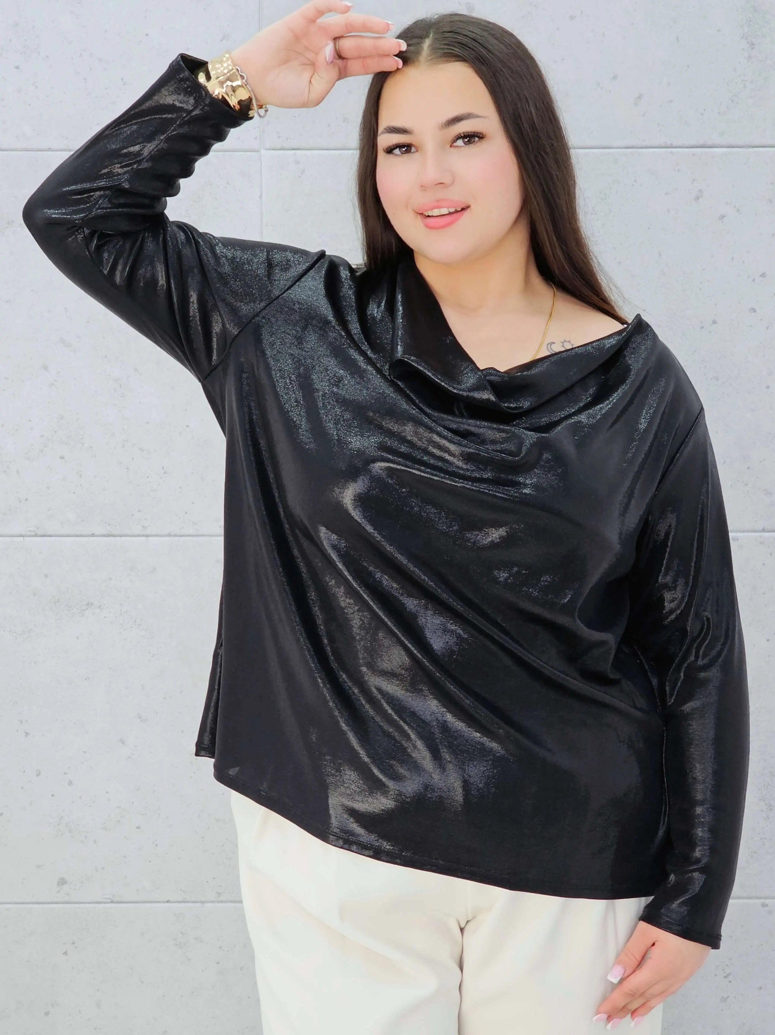 Czarna połyskująca bluzka z drapowaniem Stylowa XL