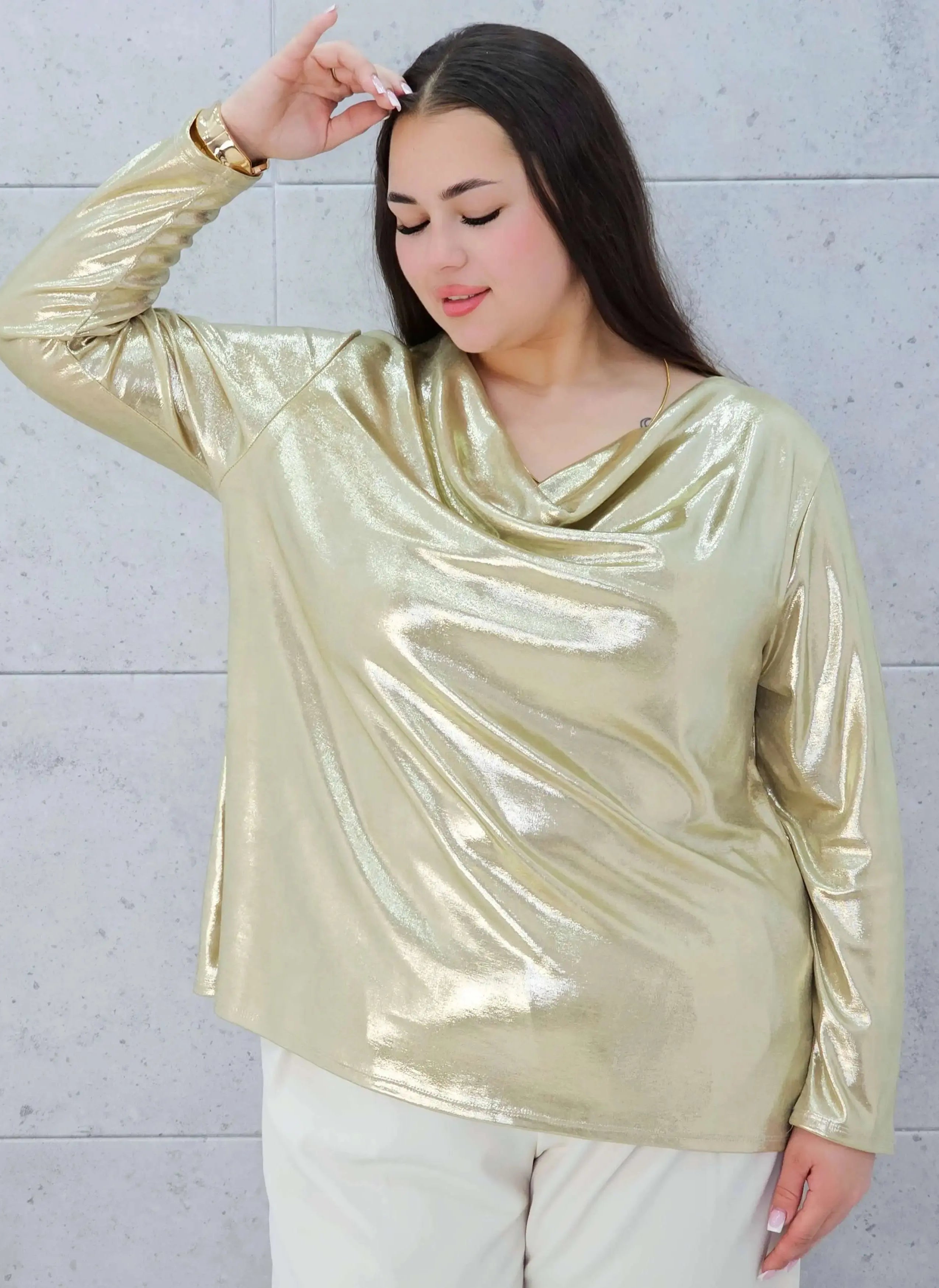 Czarna połyskująca bluzka z drapowaniem Stylowa XL