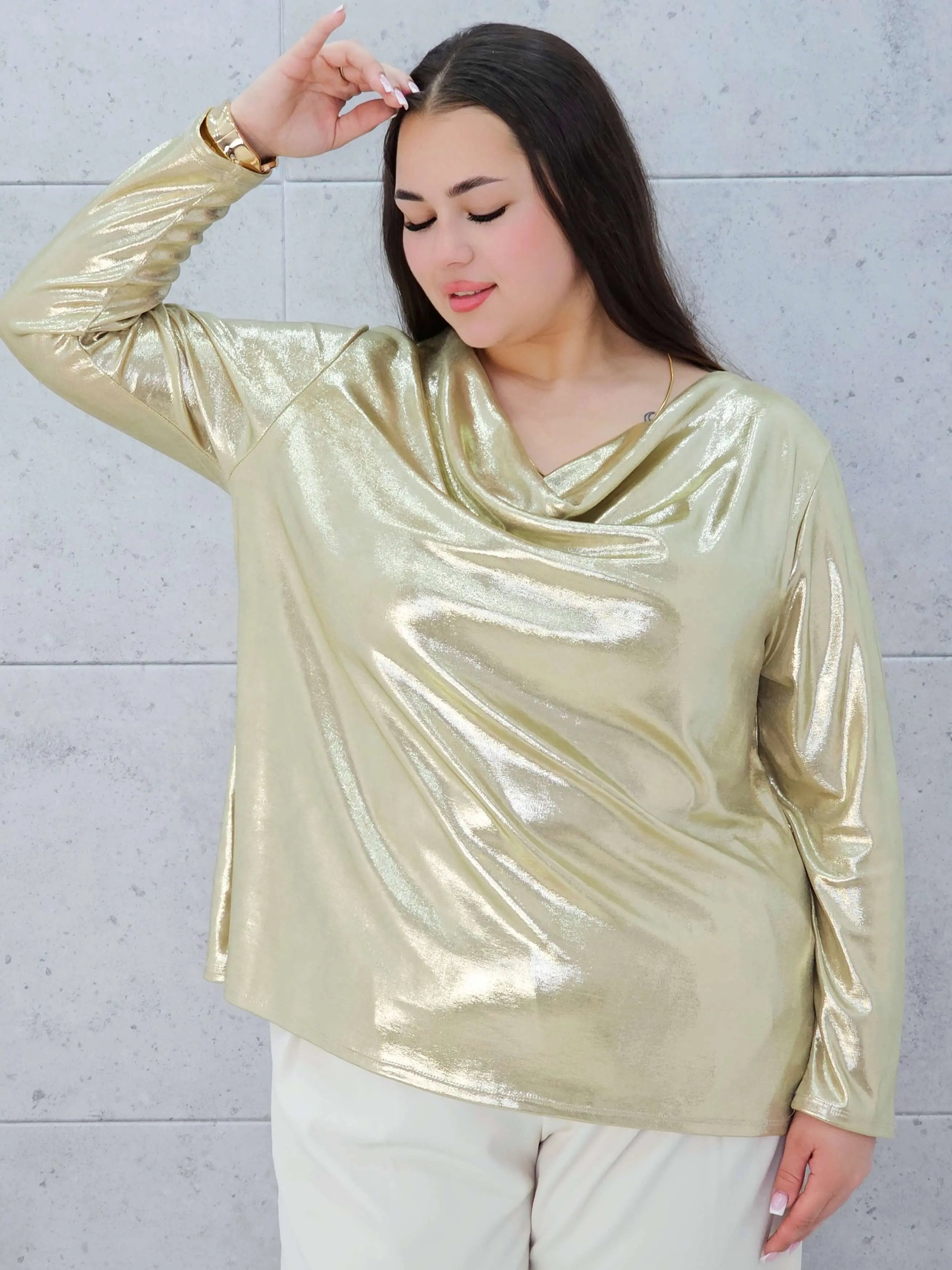 Czarna połyskująca bluzka z drapowaniem Stylowa XL